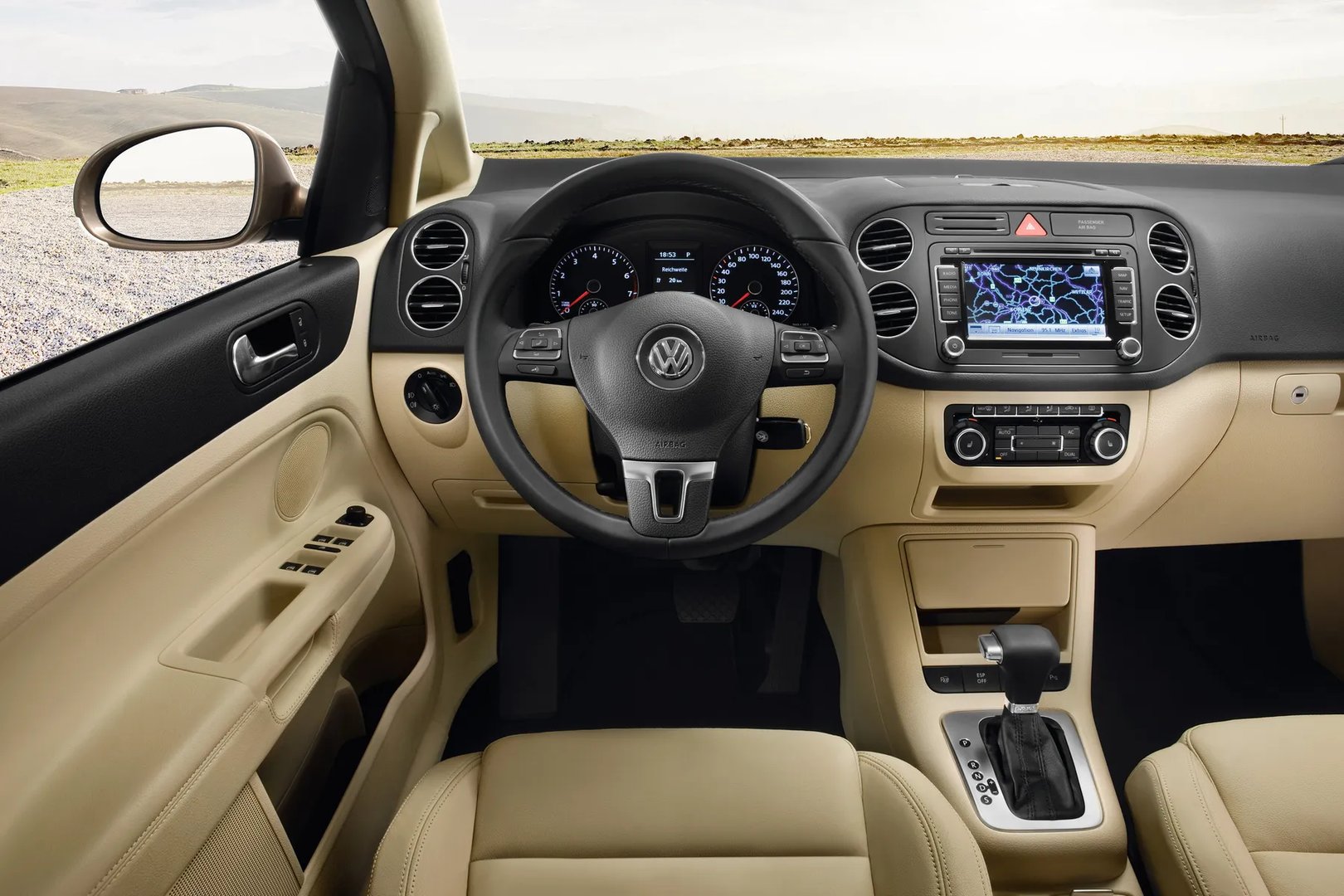 Volkswagen_Golf_Plus_2_generation__Hatchback_5-door__10.jpg