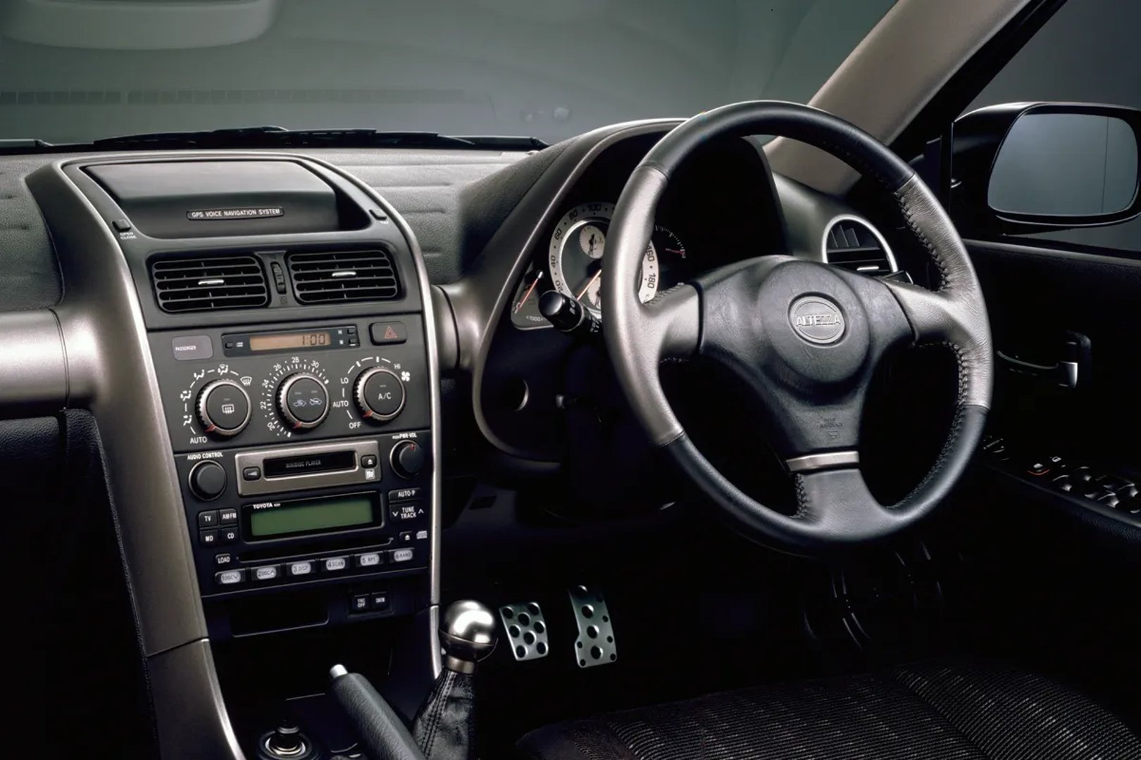 Toyota_Altezza_1_generation__Sedan__7.jpg