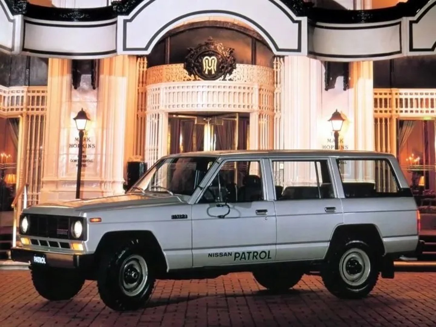 Nissan_Patrol_3_generation__SUV_5-doors__1.jpg