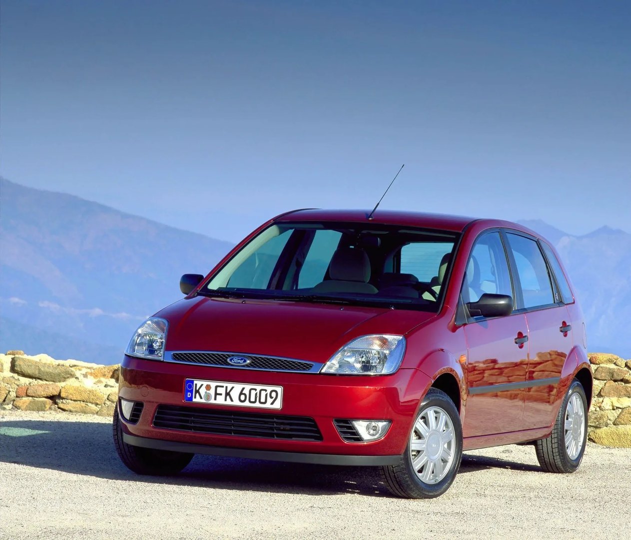 Ford_Fiesta_5_generation__Mini_5-doors__10.jpg