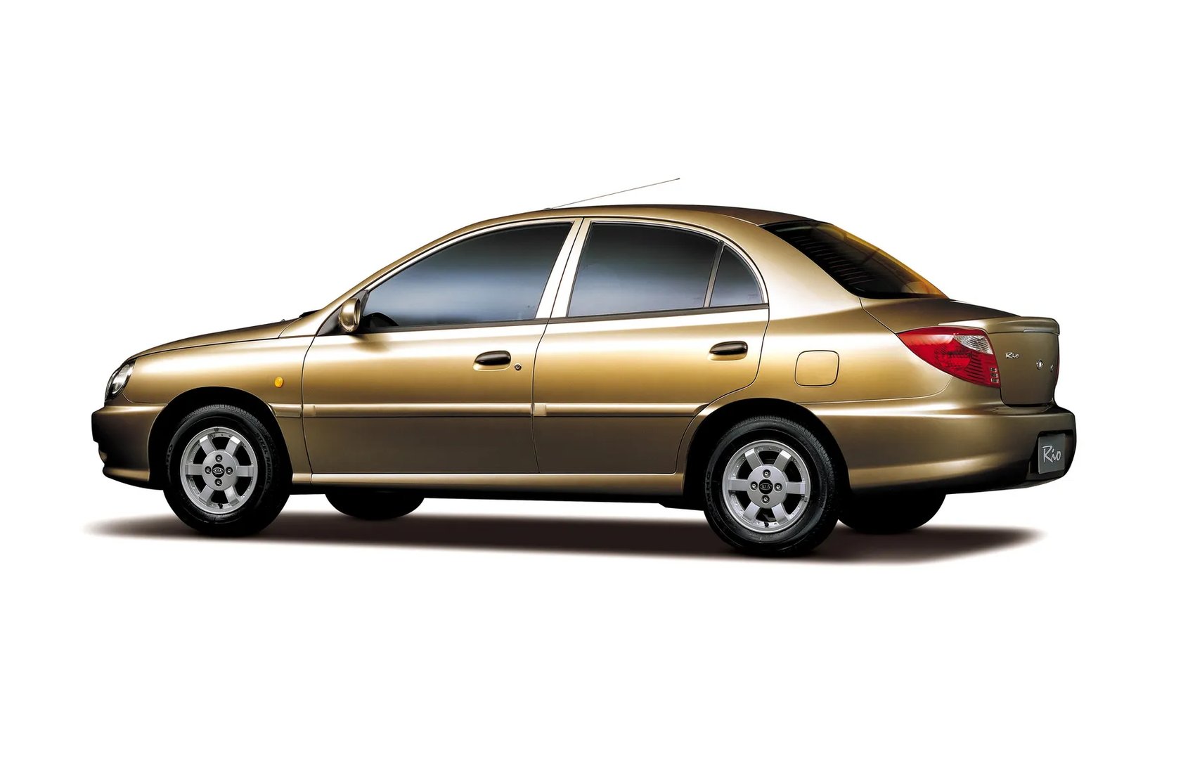 Kia_Rio_1_generation__Sedan__1.jpg
