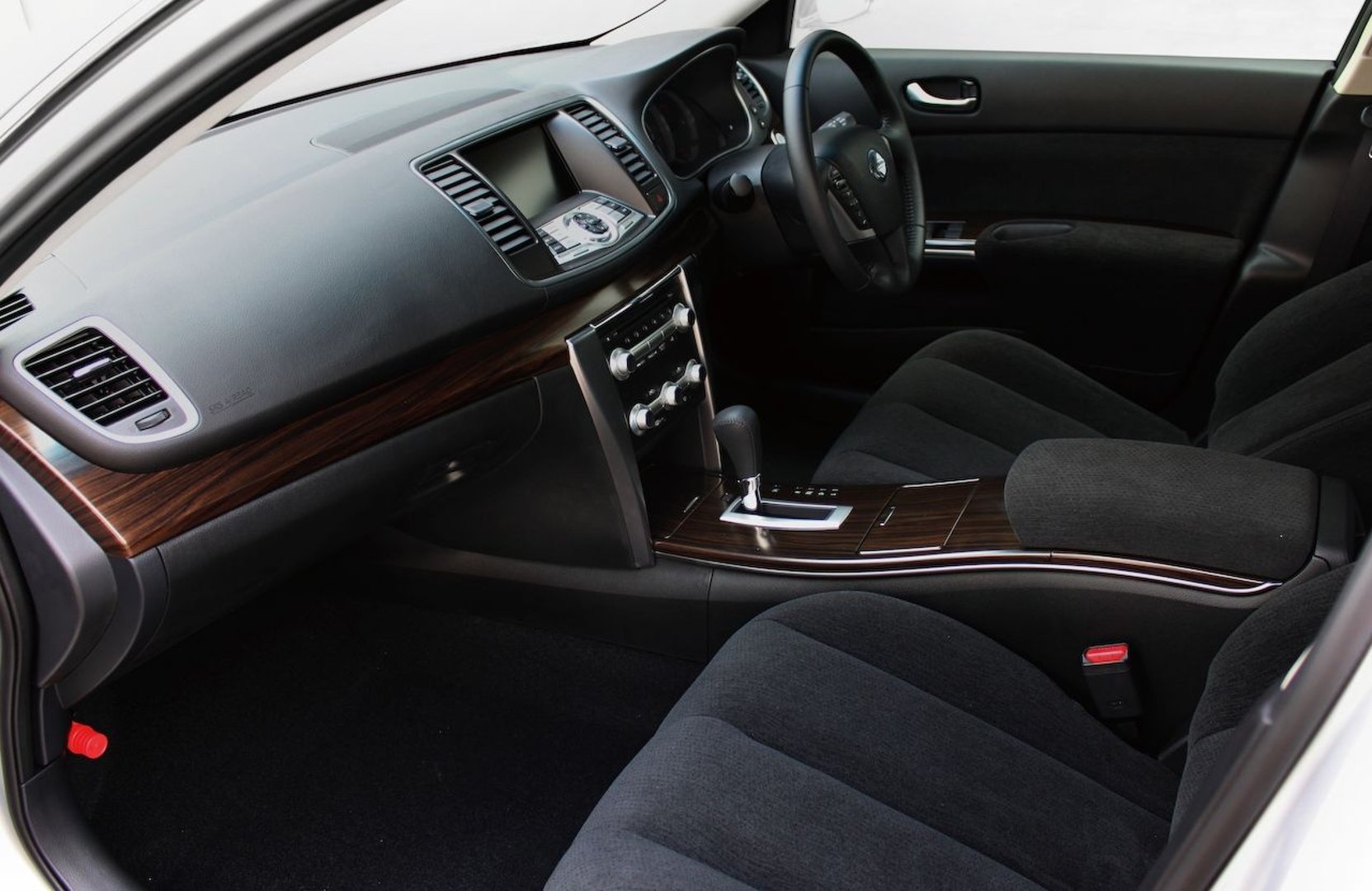 mitsuoka_Galue_3_generation__Sedan__18.jpg