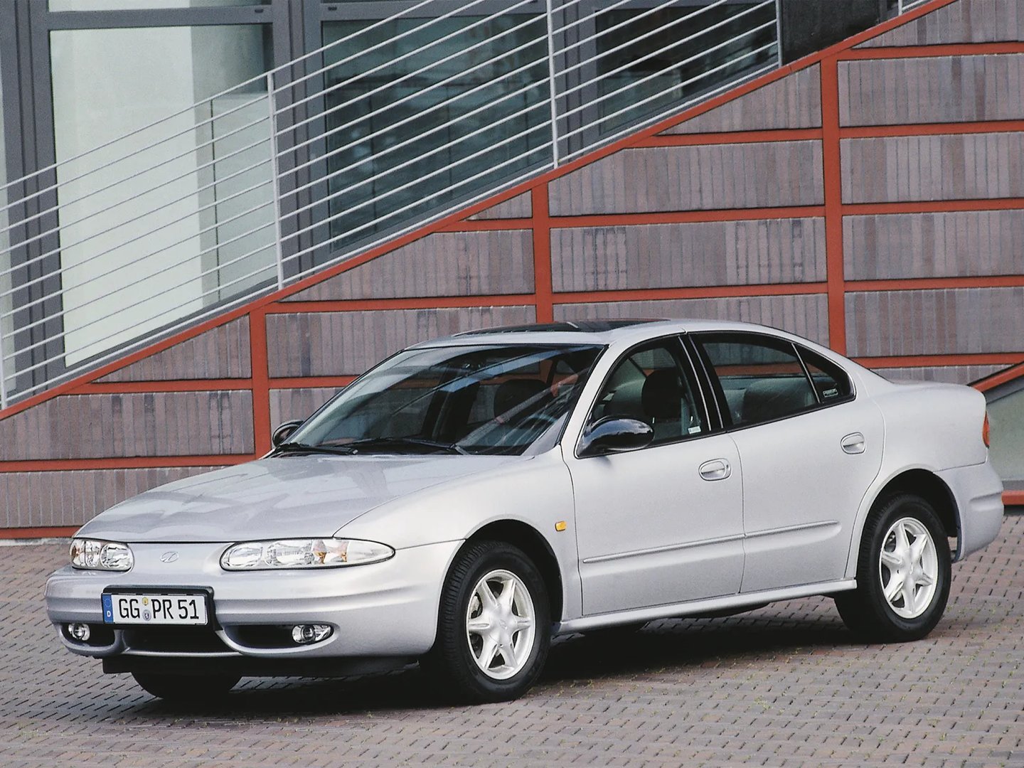 Chevrolet_Alero_1_generation__Sedan__13.jpg