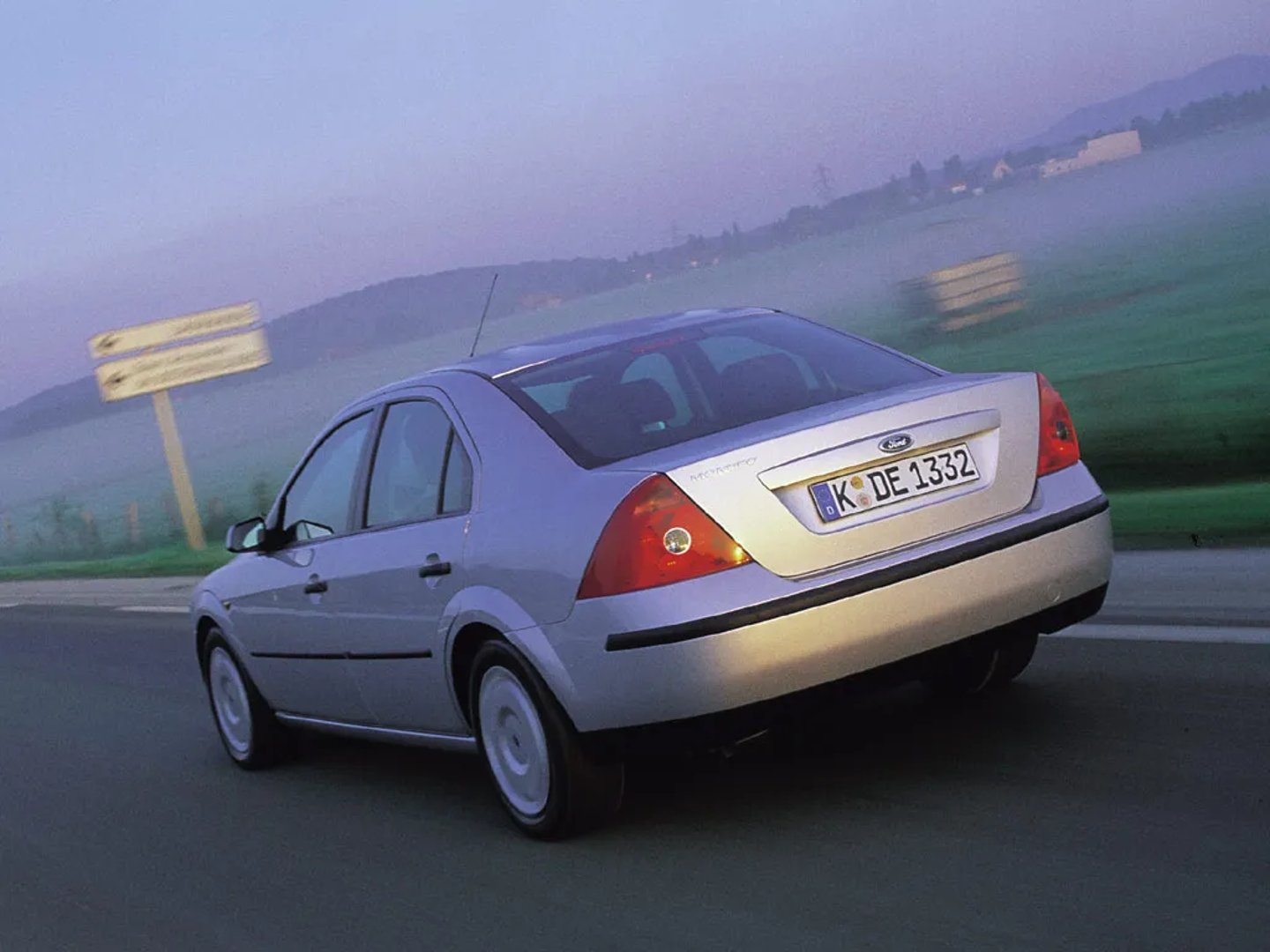 Ford_Mondeo_3_generation__Sedan__2.jpg