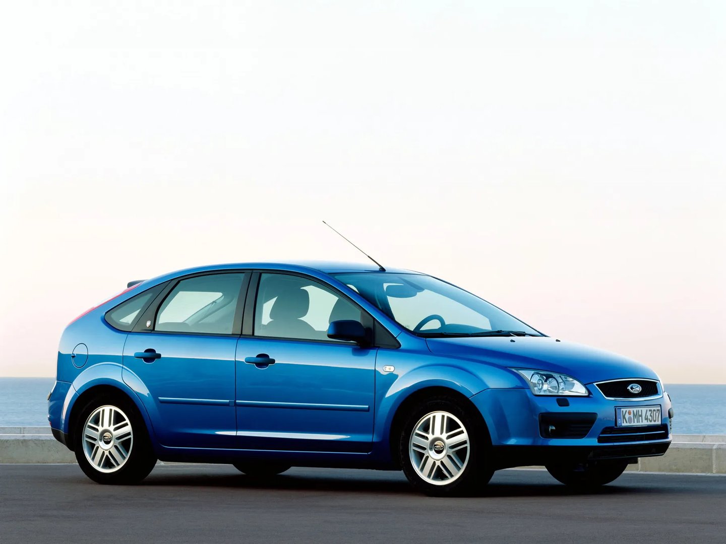 Ford_Focus_2_generation__Hatchback_5-door__7.jpg