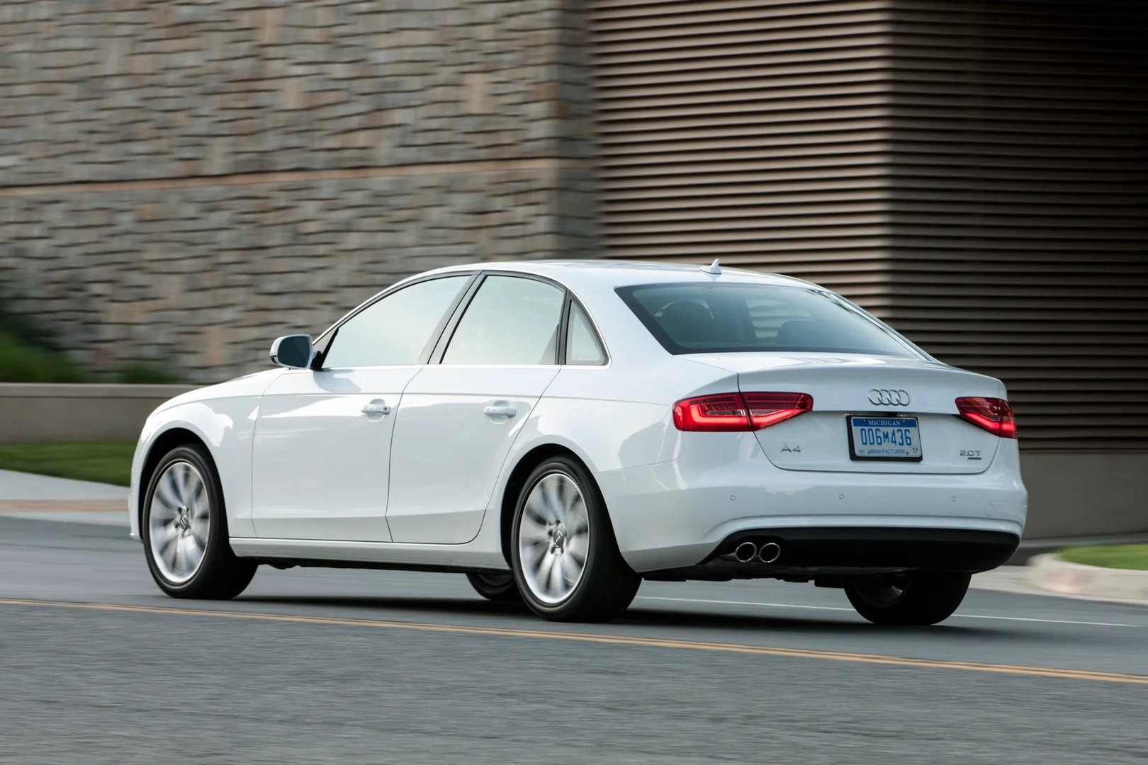 Audi_A4_4_generation_restyling__Sedan__11.jpg
