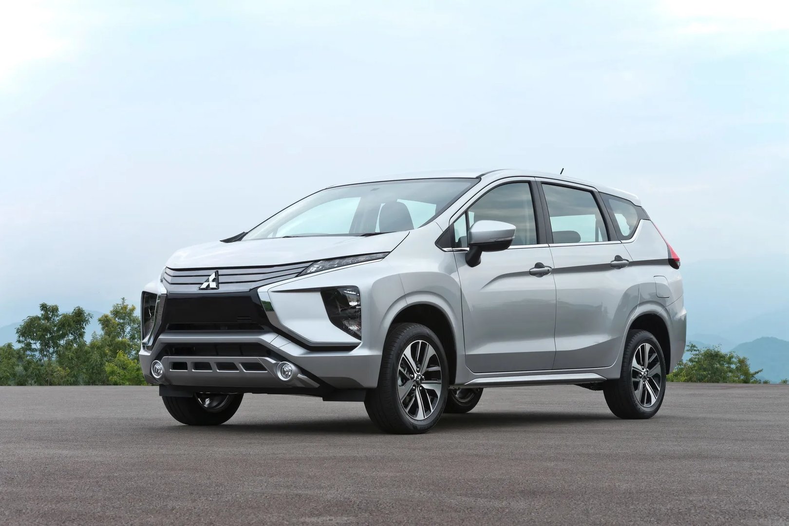Mitsubishi_Xpander_1_generation__SUV_5-doors__1.jpg