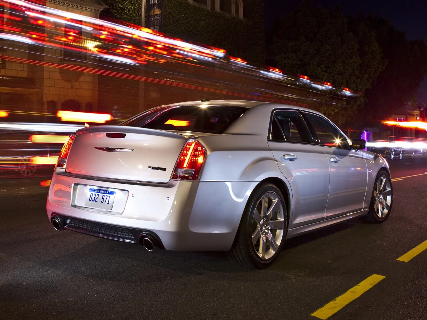 Chrysler_300C_2_generation__Sedan__12.jpg