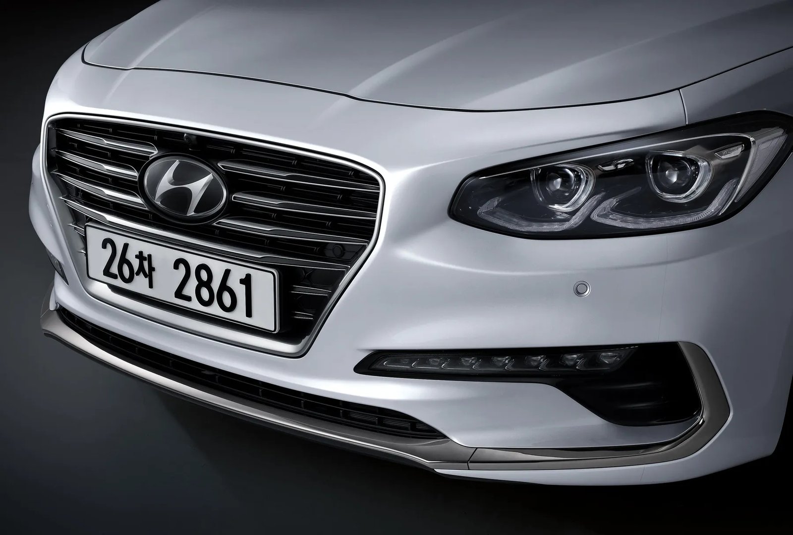Hyundai_Grandeur_6_generation__Sedan__8.jpg