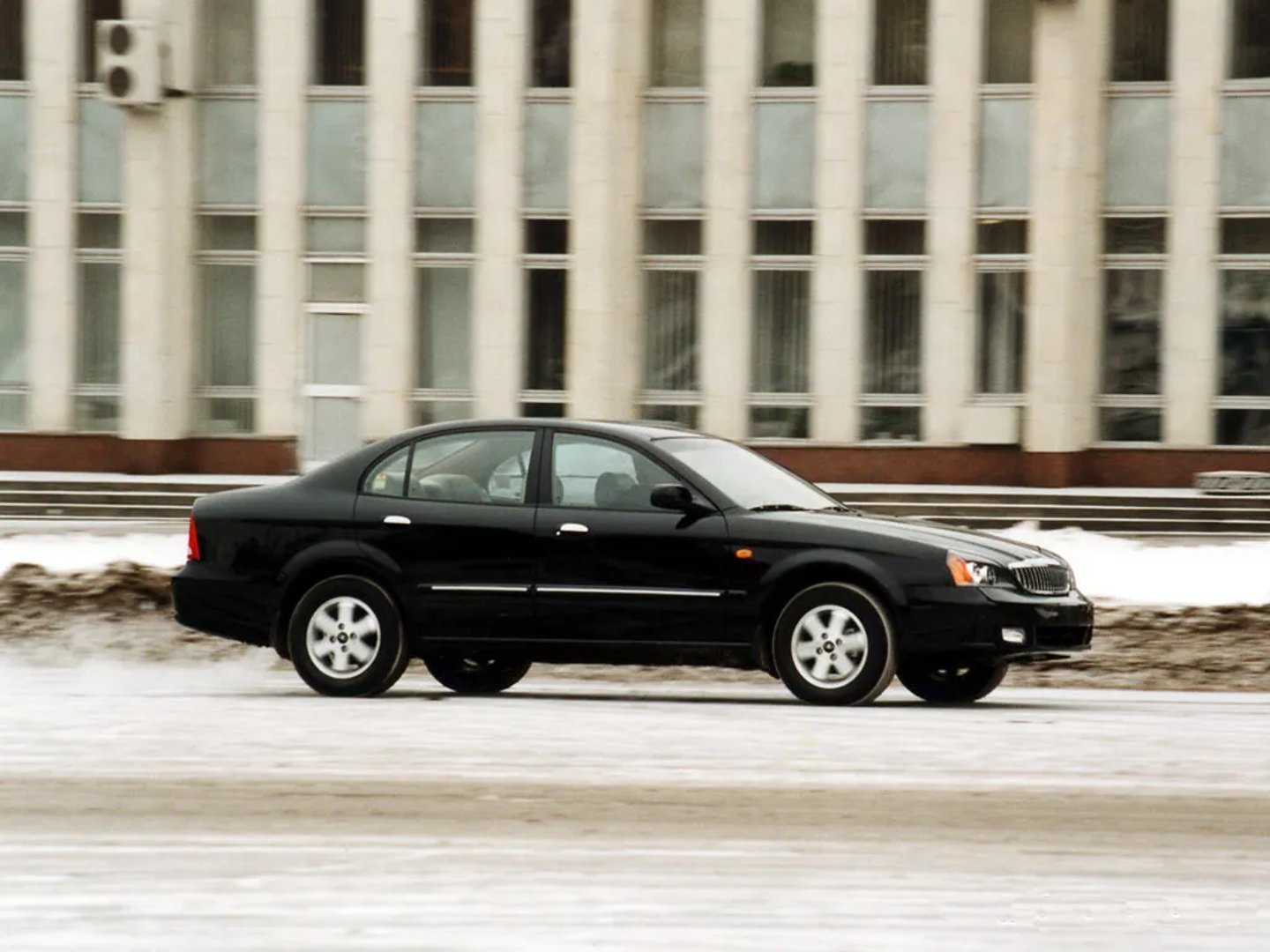 Daewoo_Magnus_1_generation__Sedan__2.jpg