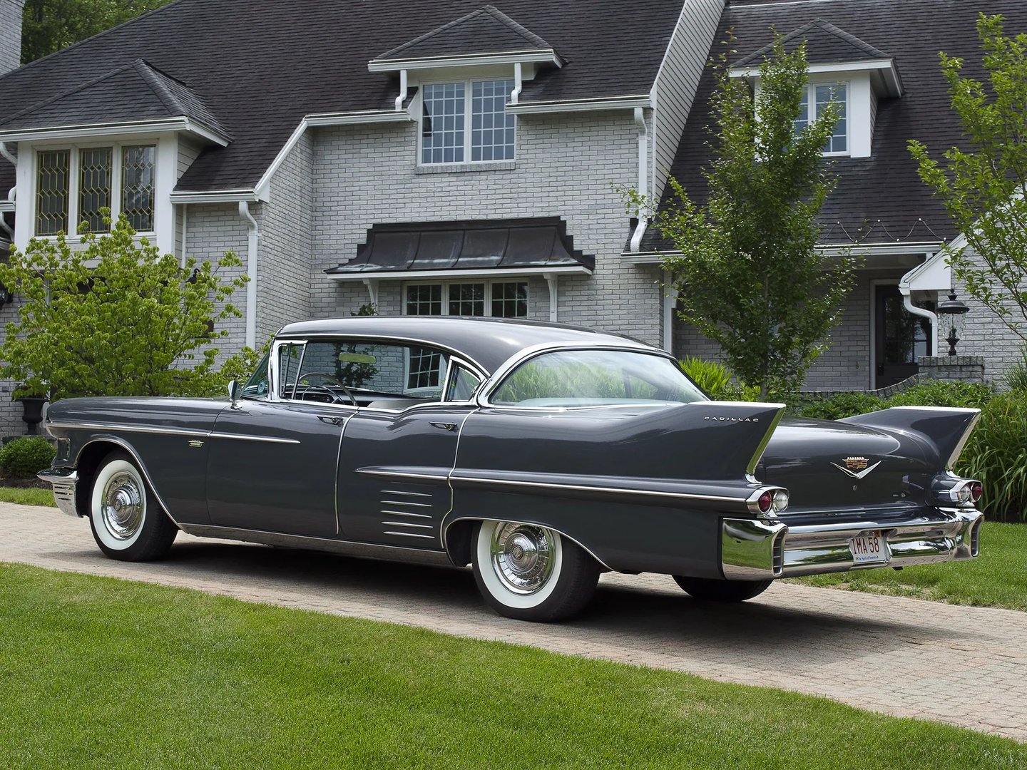 Cadillac_Series_62_5_generation__Sedan_Hardtop__5.jpg