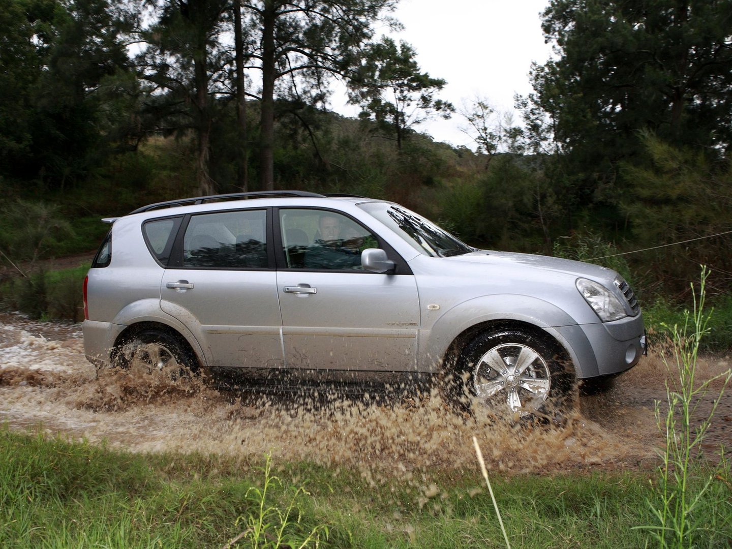 ssangyong_Rexton_1_generation_restyling__SUV_5-doors__6.jpg