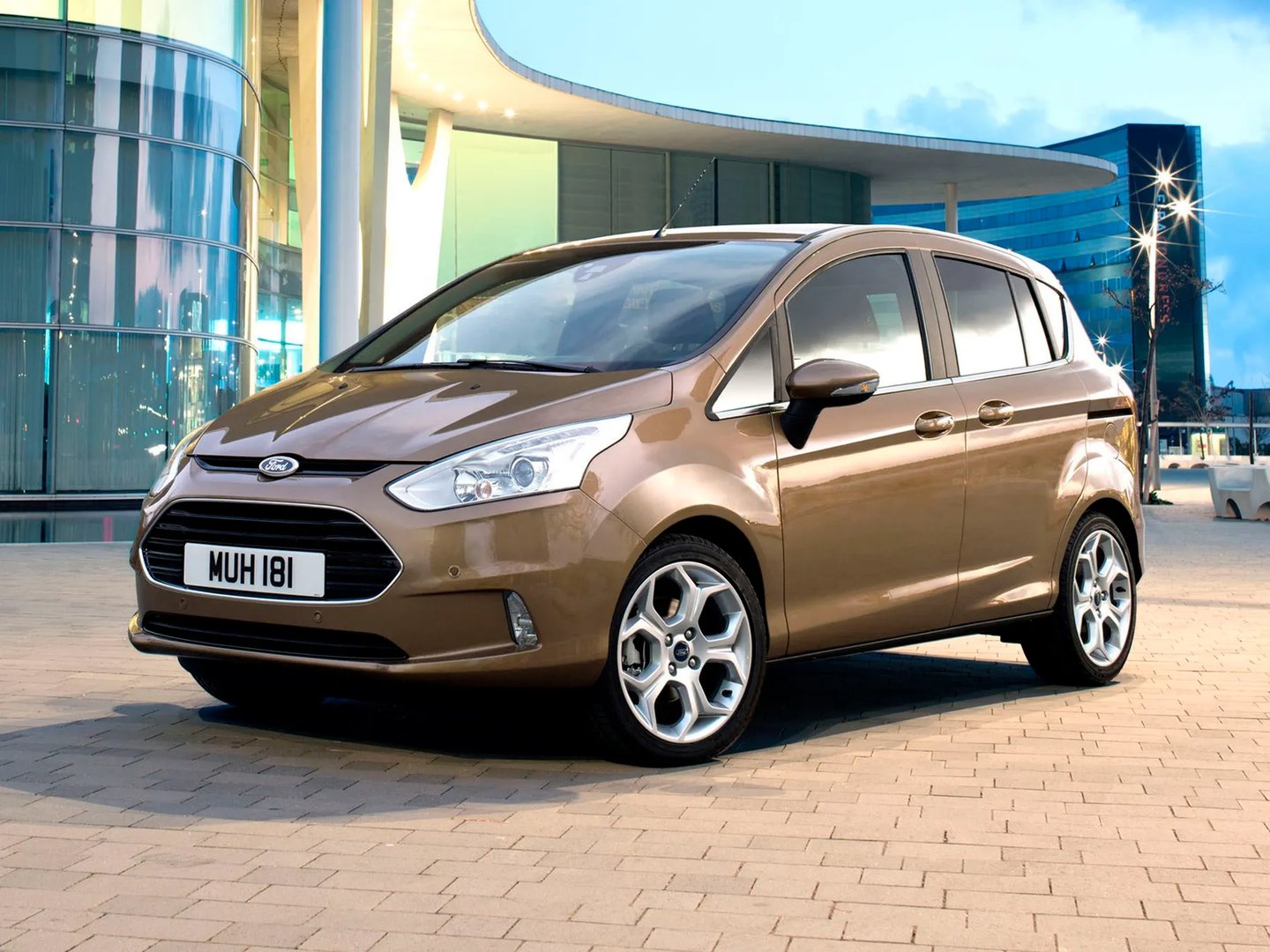 —  Compact Van