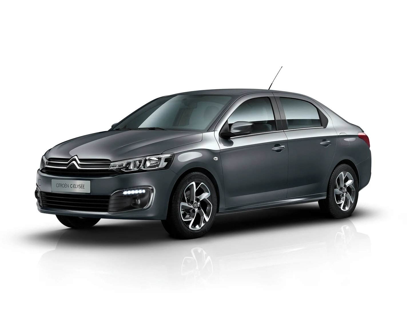 1 generation, restyling 