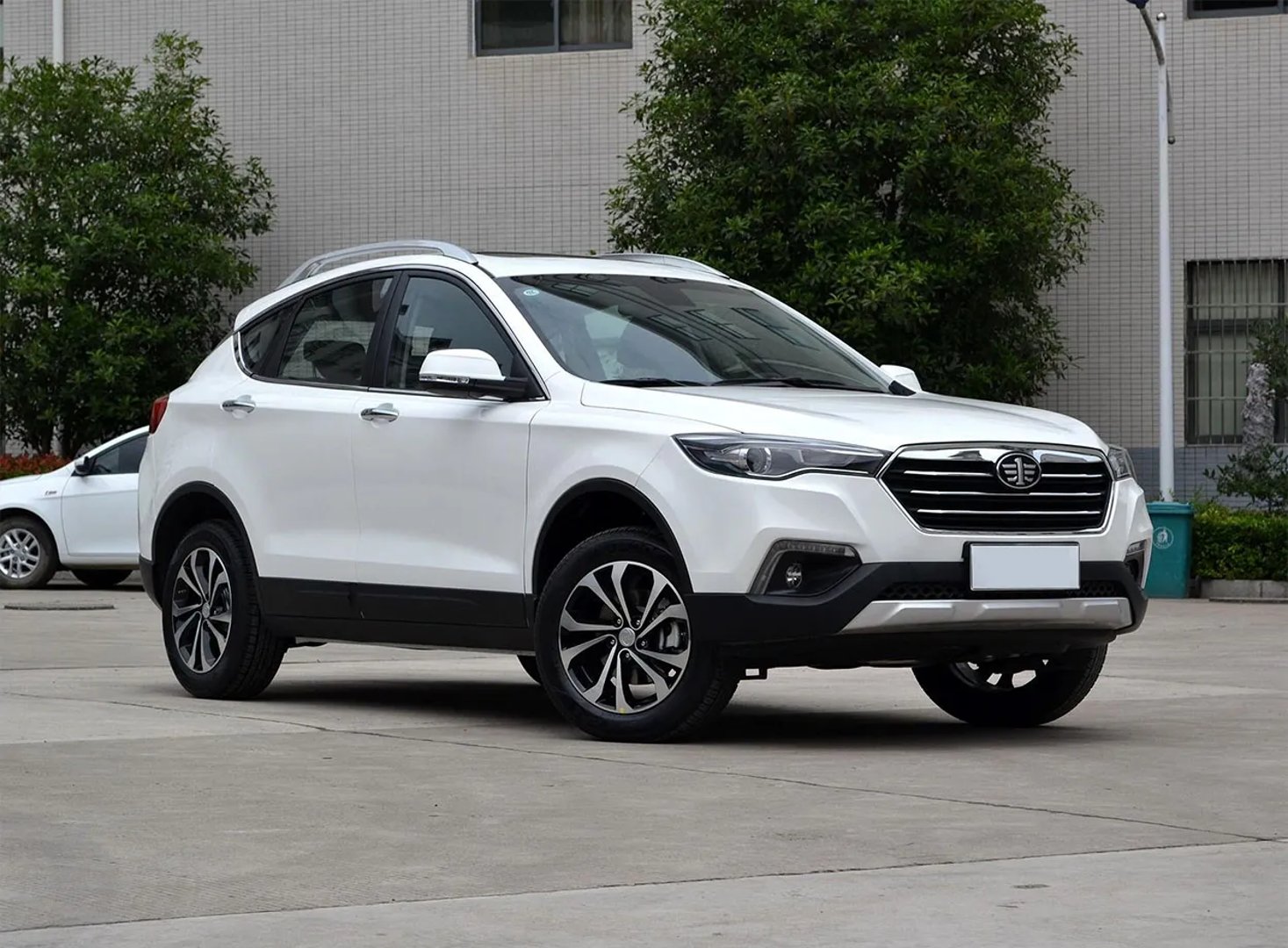 FAW_Besturn_X80_1_generation_restyling__SUV_5-doors__1.jpg