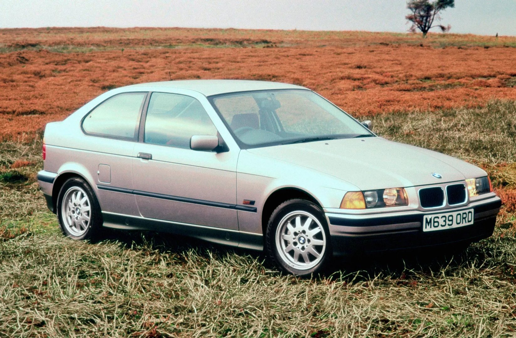 BMW_3_series_3_generation__Hatchback_3-door__1.jpg