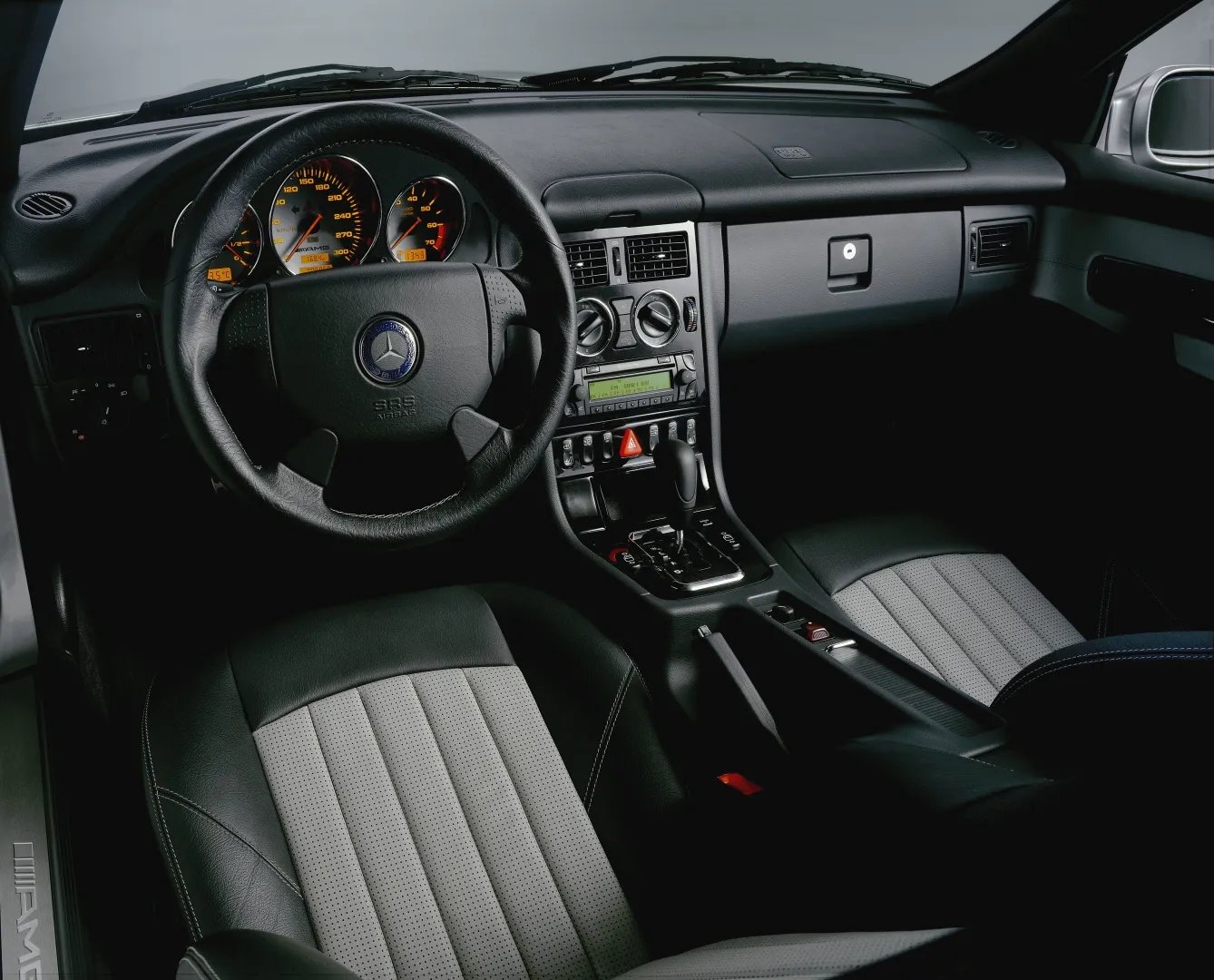 Mercedes_SLK-Class_AMG_1_generation__Roadster__10.jpg