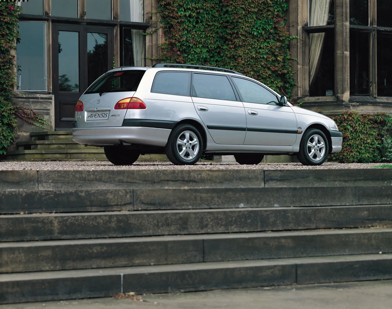 Toyota_Avensis_1_generation_restyling__Estate_5-door__6.jpg