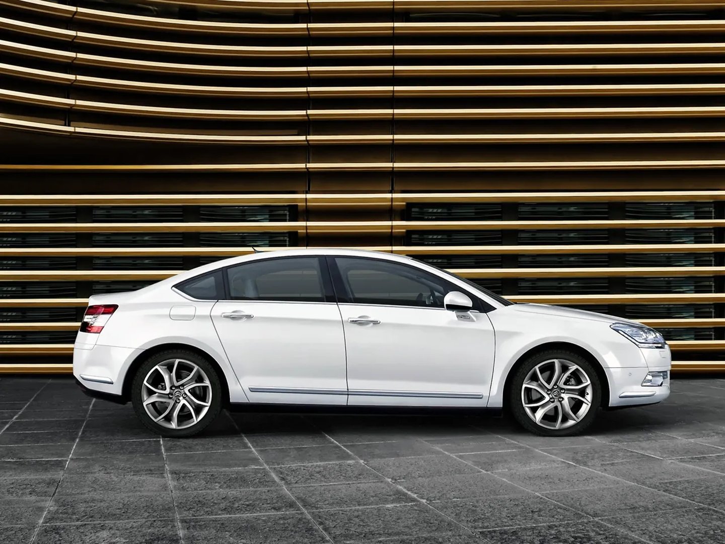Citroen_C5_2_generation__Sedan__8.jpg