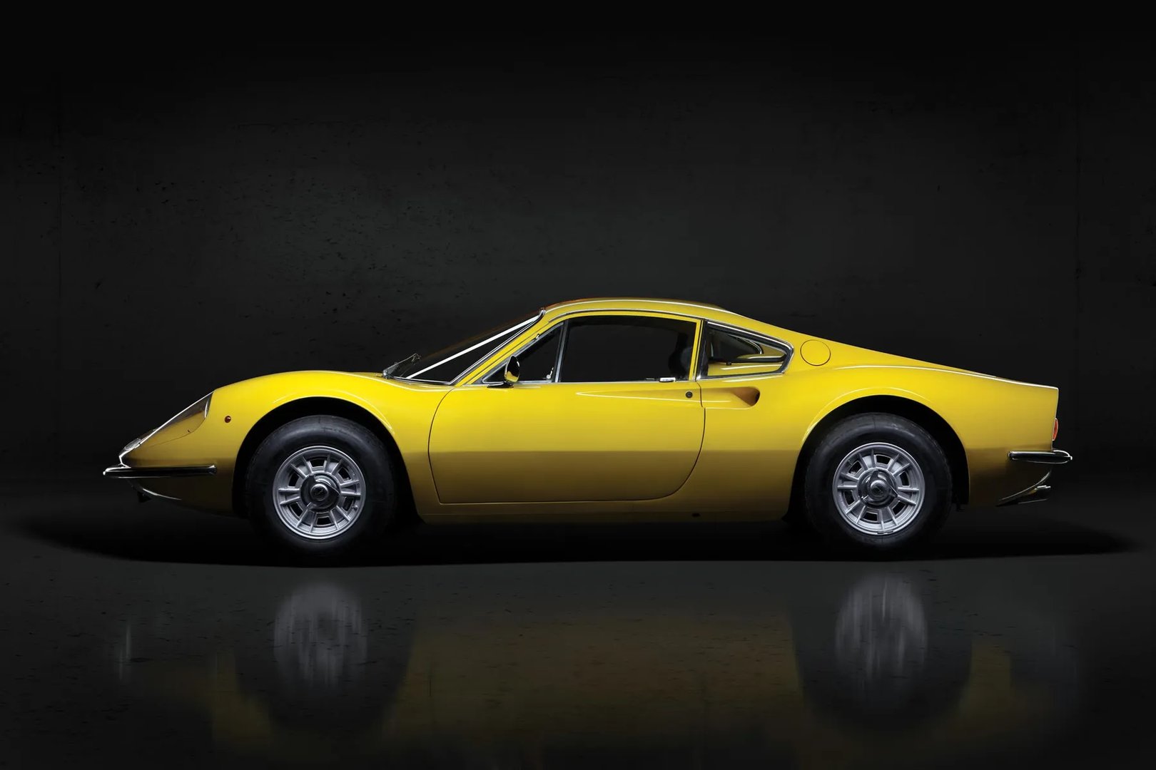 Ferrari_Dino_246_GT_1_generation__Coupe__11.jpg