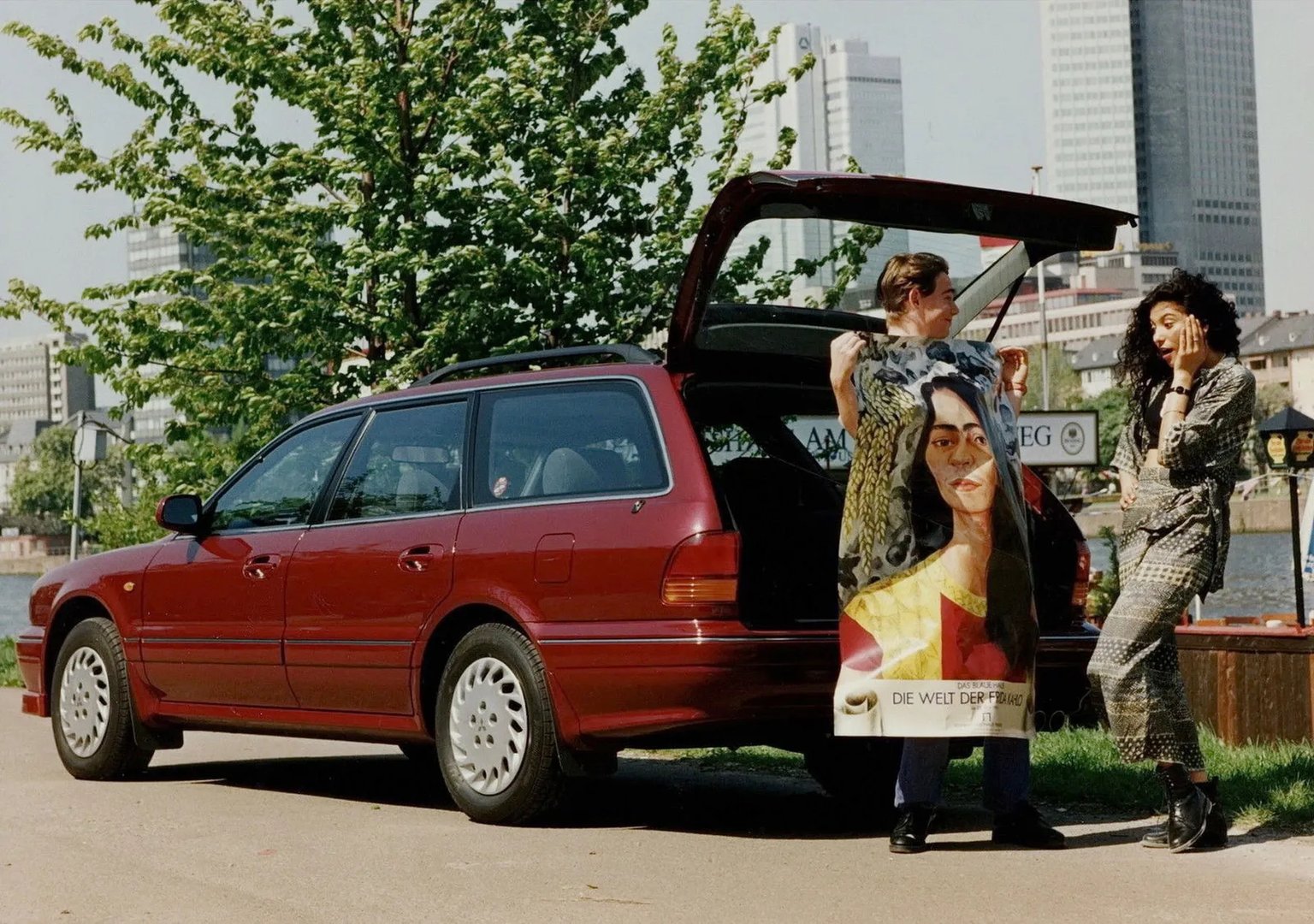 Mitsubishi_Sigma_1_generation__Estate_5-door__5.jpg