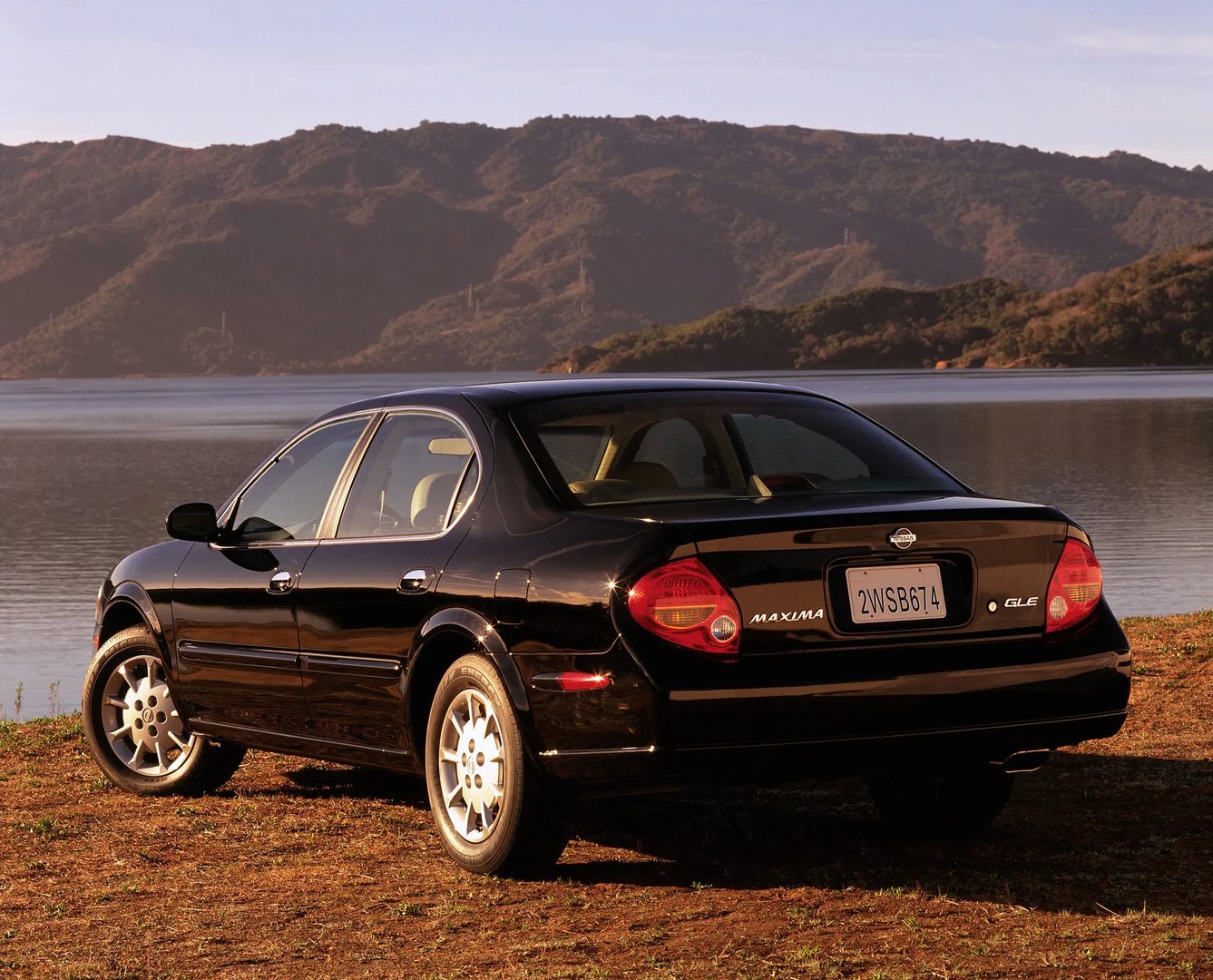 Nissan_Maxima_5_generation__Sedan__3.jpg