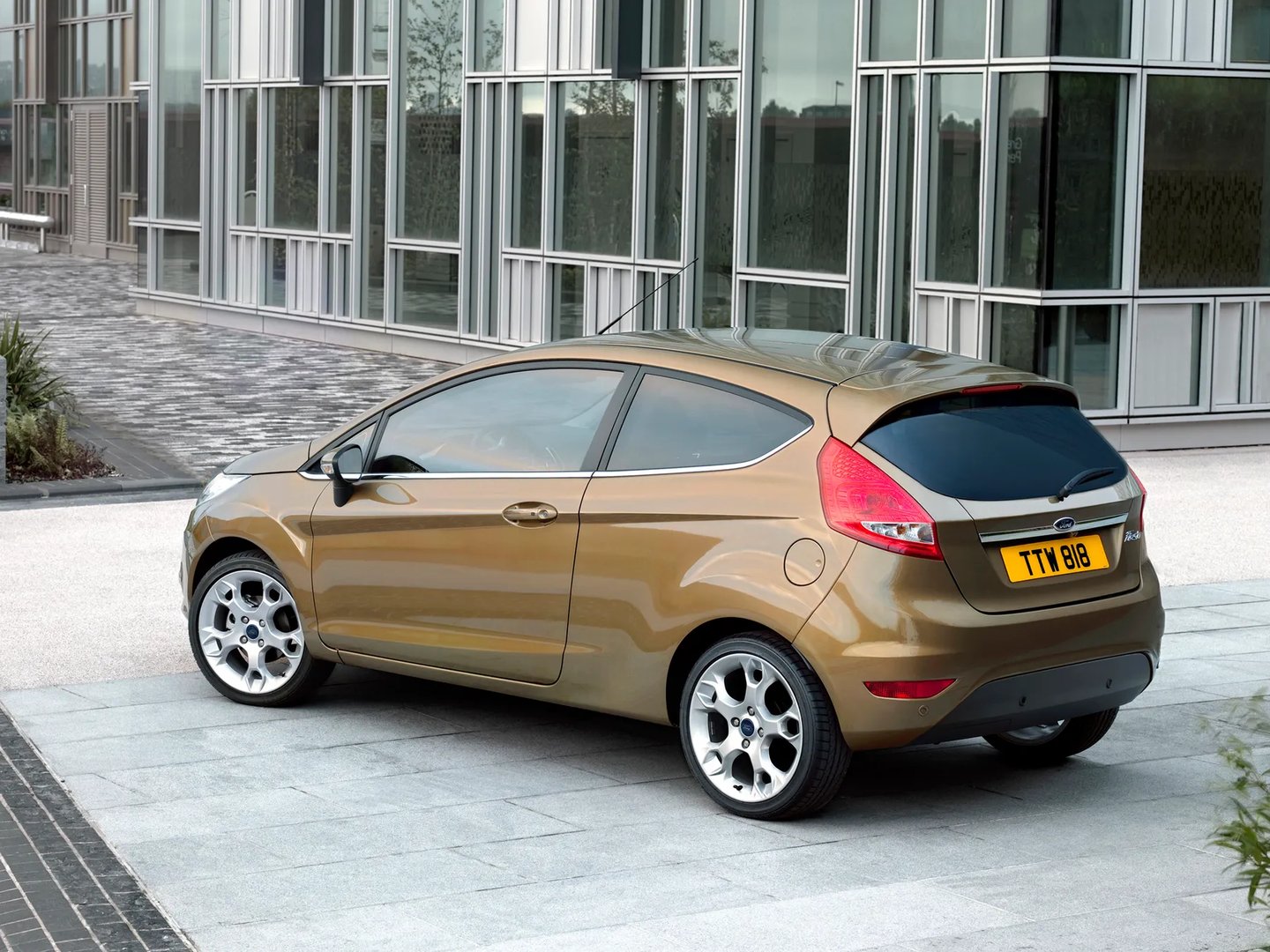 Ford_Fiesta_6_generation__Mini_3-doors__7.jpg