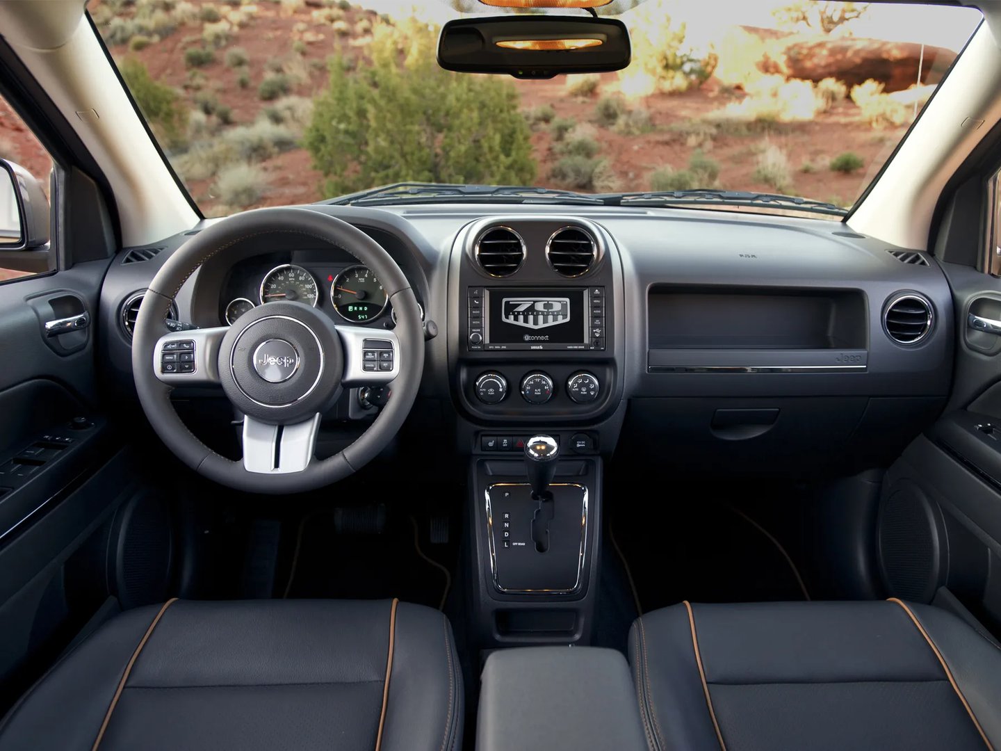 Jeep_Compass_1_generation_restyling__SUV_5-doors__12.jpg