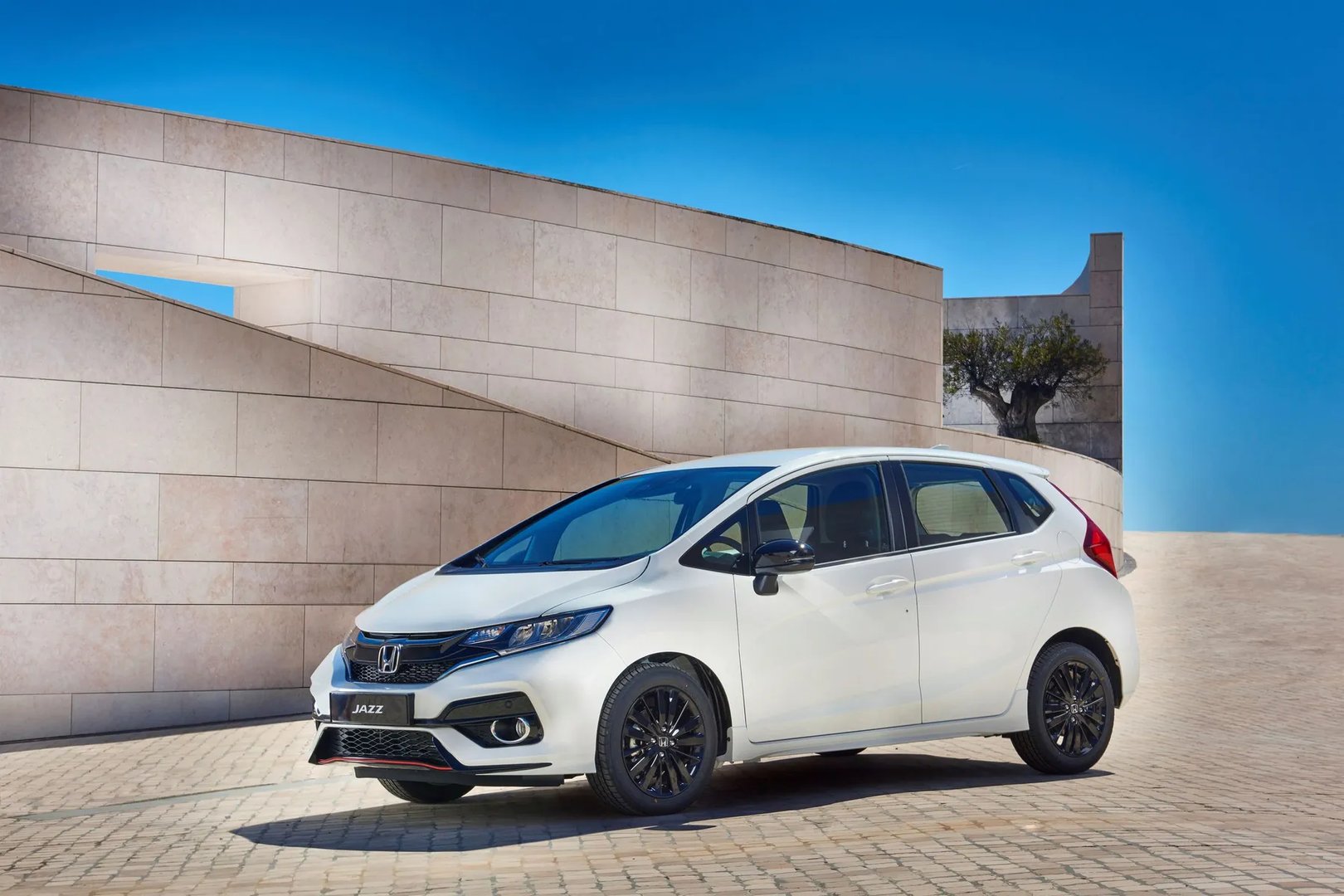 Honda_Jazz_3_generation_restyling__Mini_5-doors__4.jpg