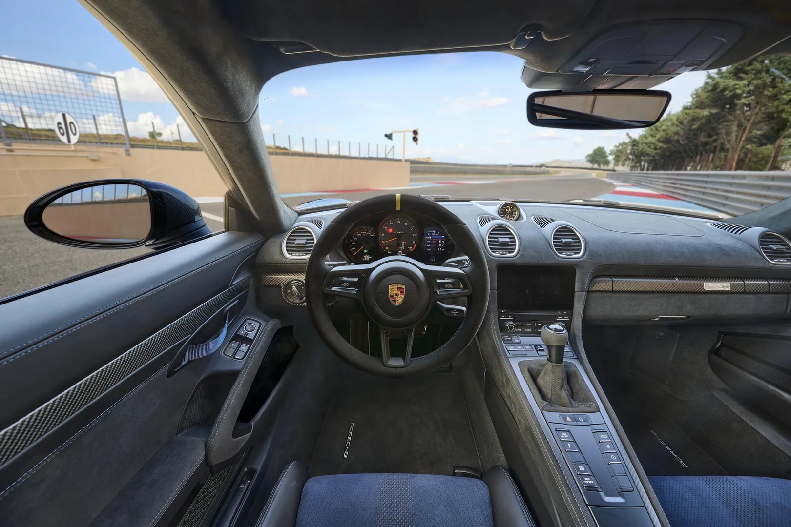 Porsche_718_Cayman_GT4_RS_1_generation__Coupe__13.jpg
