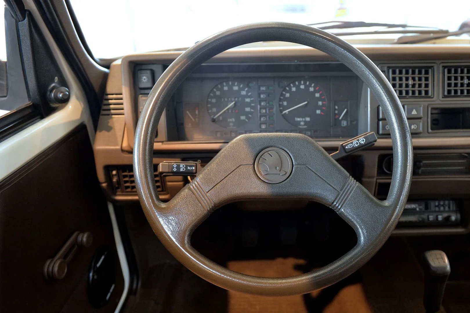 Skoda_Favorit_1_generation__Hatchback_5-door__12.jpg
