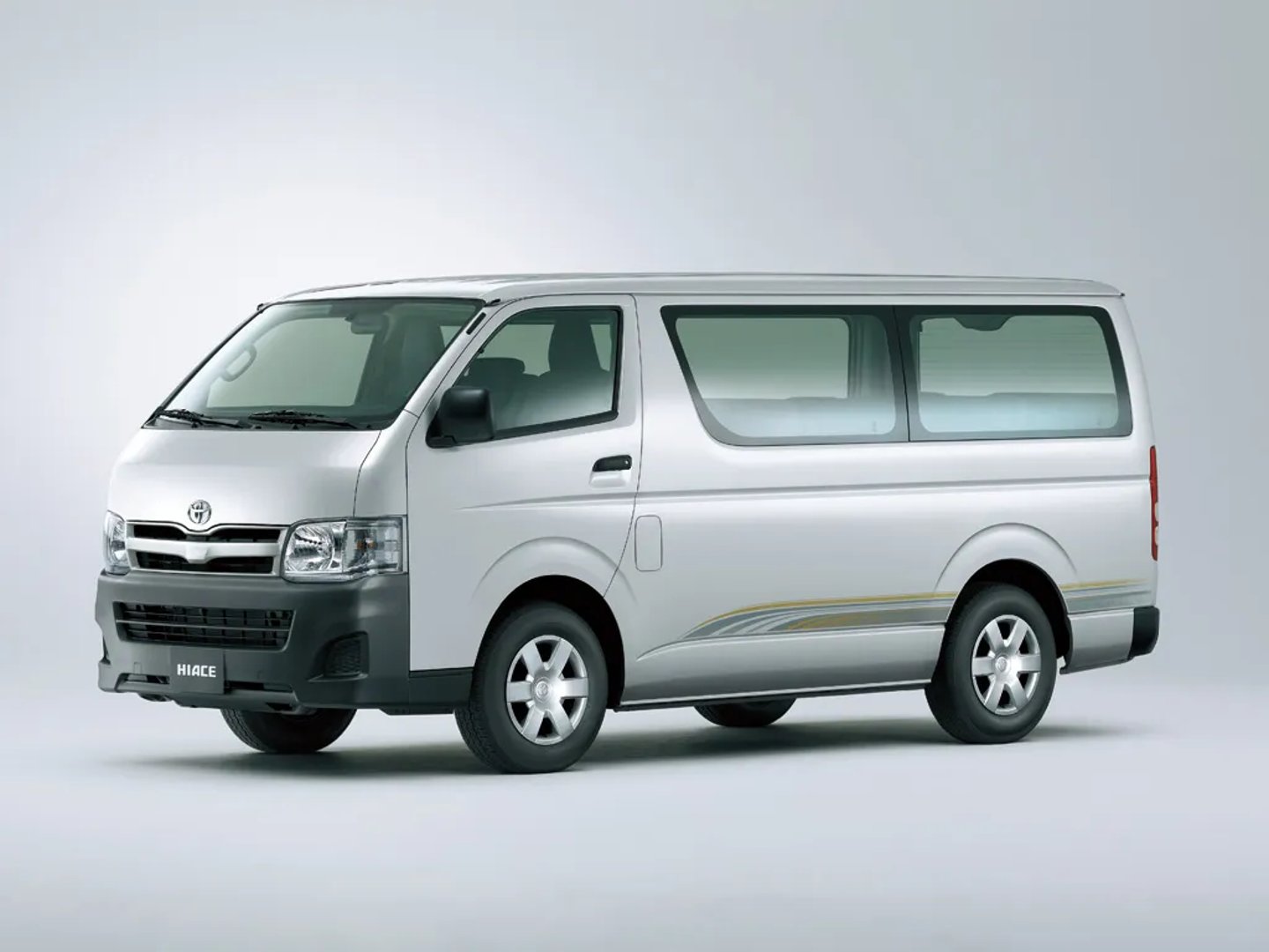 Toyota_HiAce_3_generation__Minivan__1.jpg