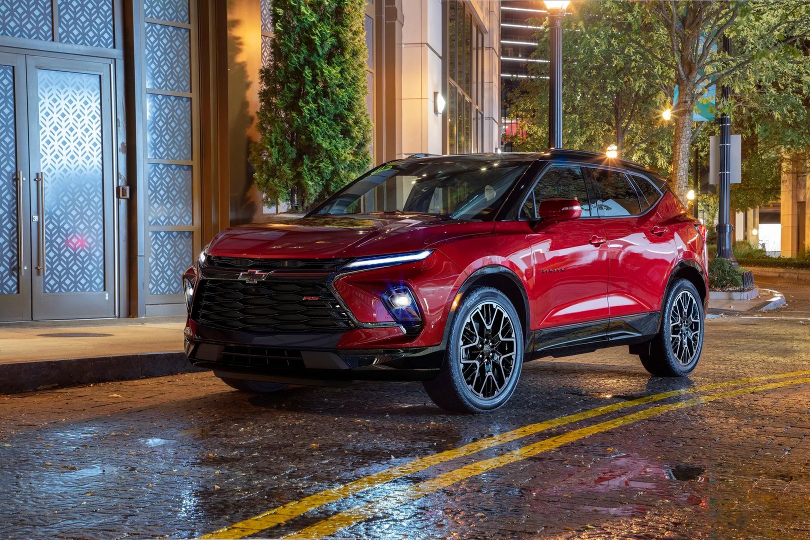 Chevrolet_Blazer_3_generation_restyling_1__SUV_5-doors__1.jpg