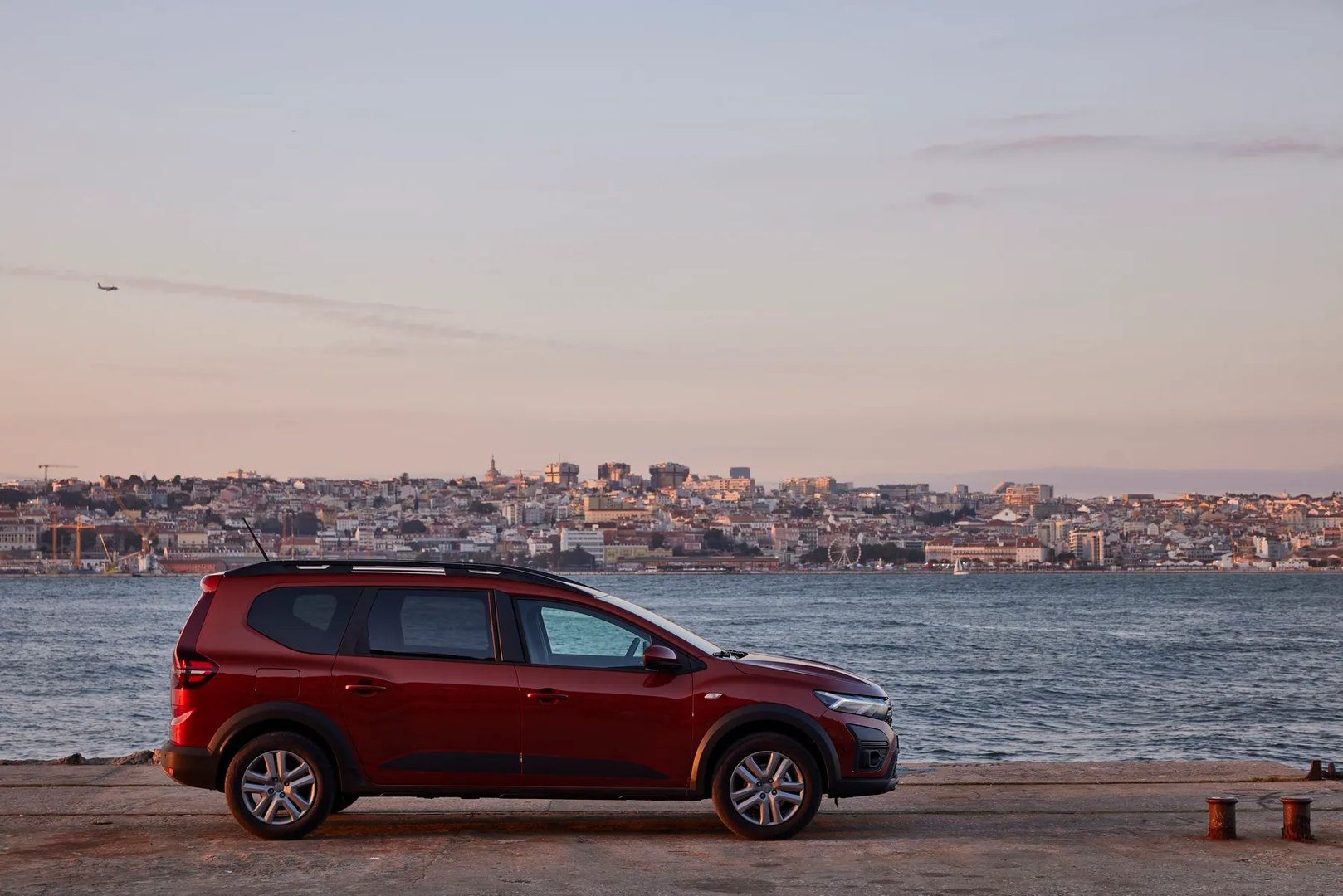 Dacia_Jogger_1_generation_restyling_1__Estate_5-door__9.jpg