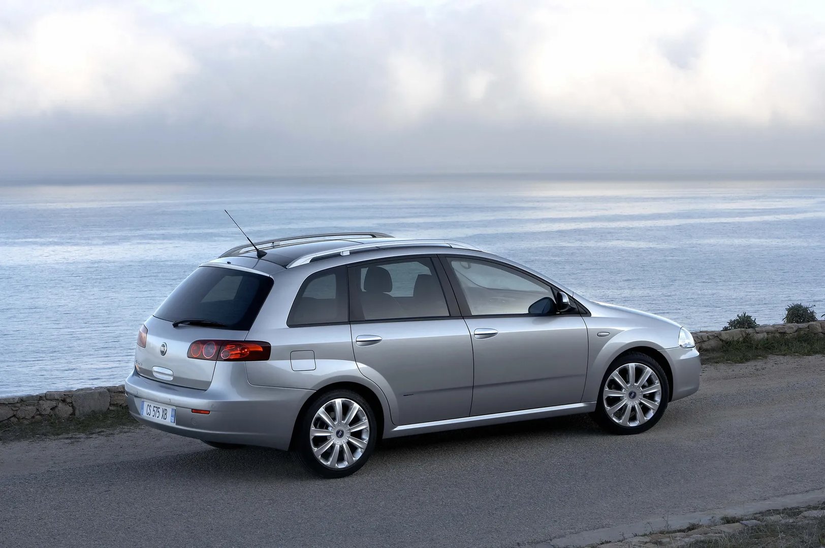 Fiat_Croma_2_generation__Estate_5-door__8.jpg