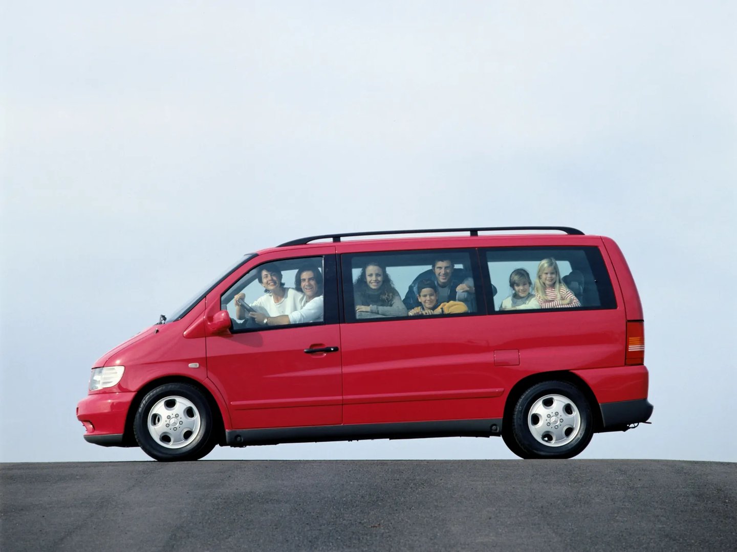 Mercedes_Vito_1_generation__Minivan__2.jpg