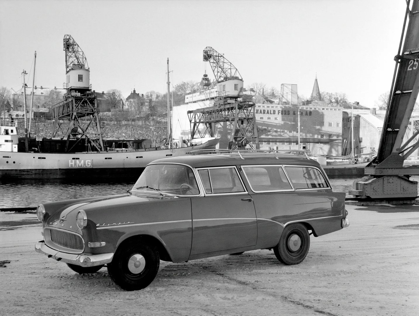 Opel_Olympia_5_generation__Estate_3-door__3.jpg