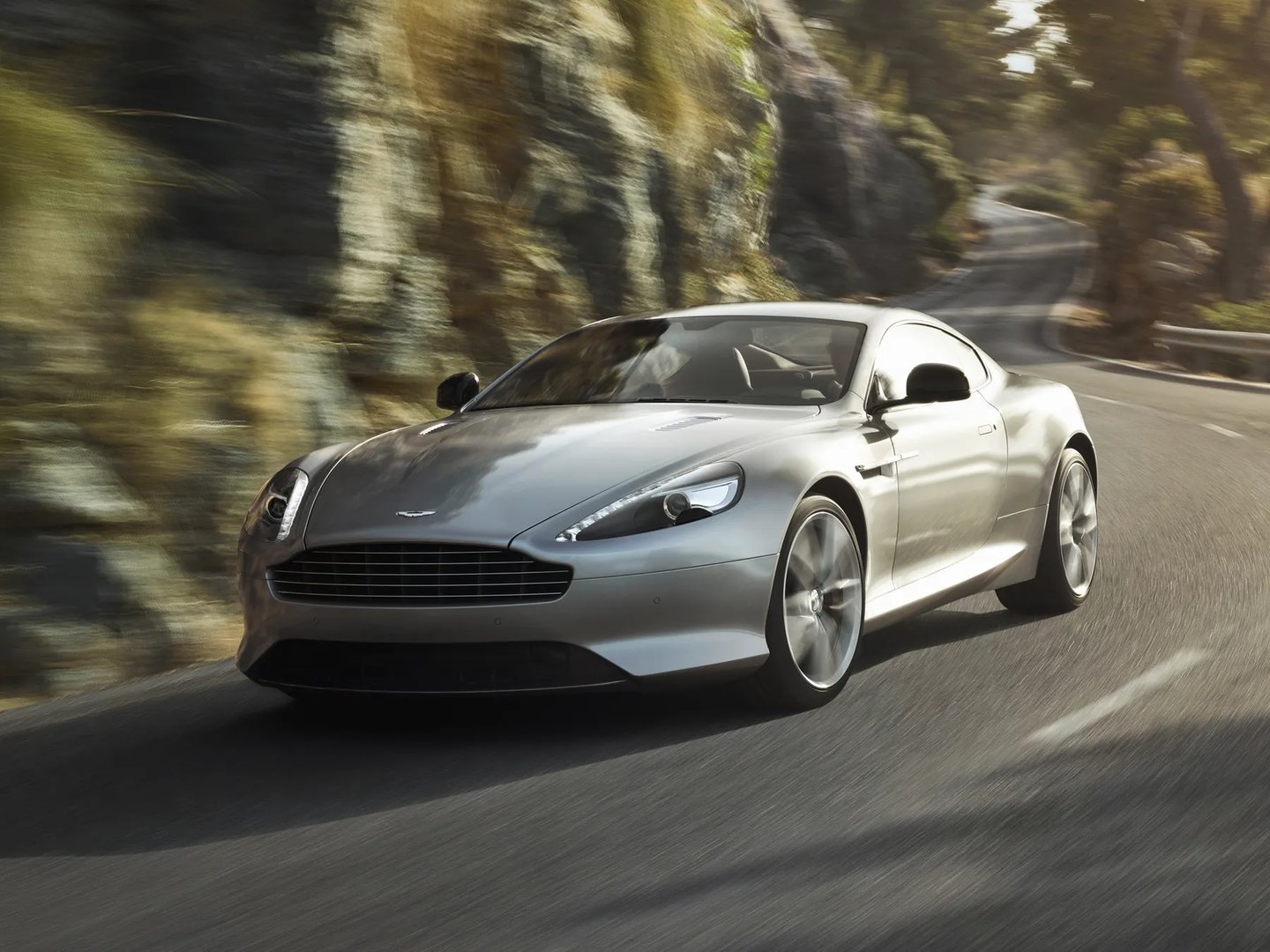 Aston Martin_DB9_1_generation_restyling_2__Coupe__7.jpg