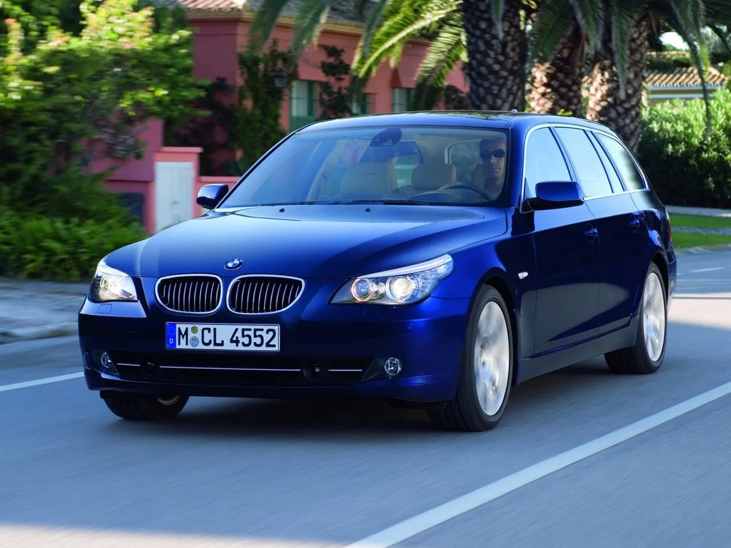 E61  Estate 5-door
