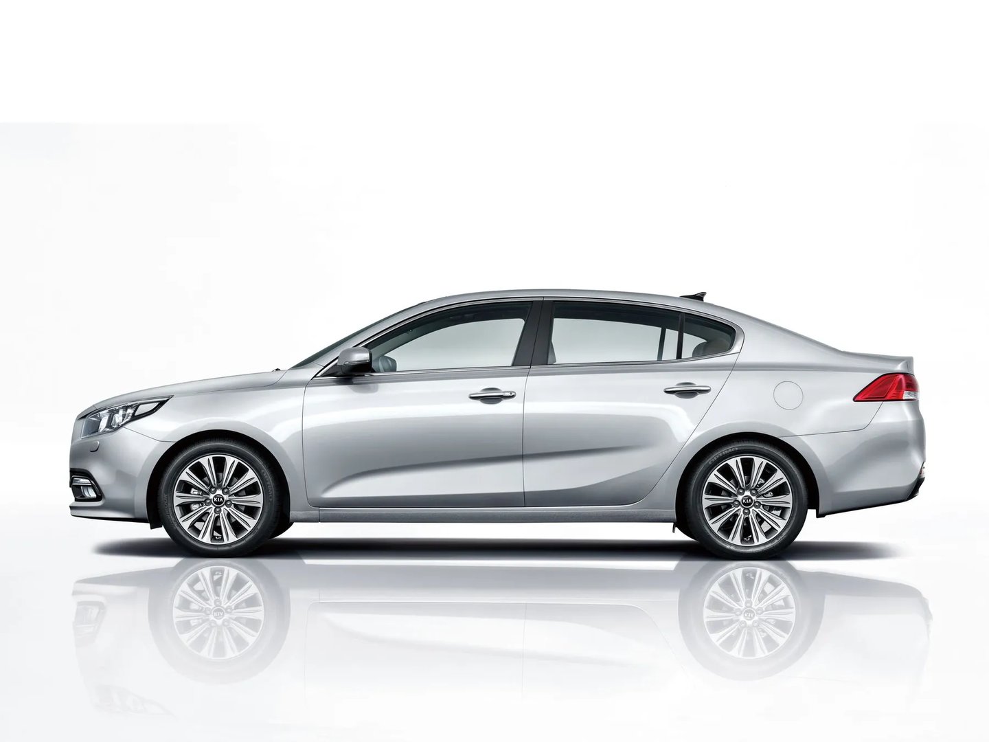 Kia_K4_1_generation__Sedan__3.jpg