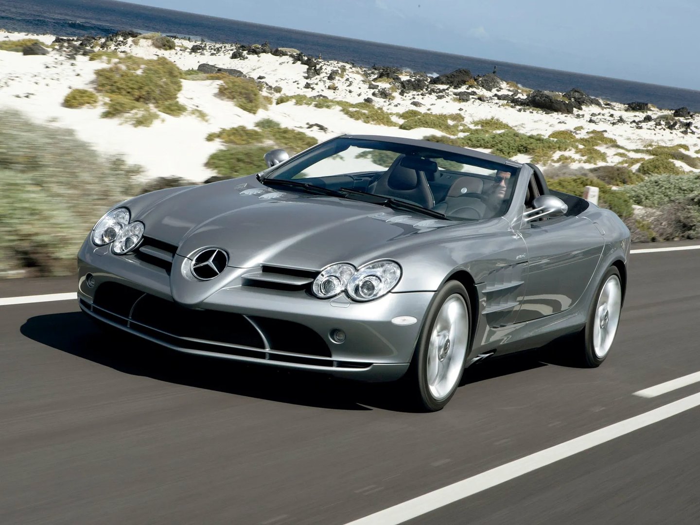 Mercedes_SLR_McLaren_1_generation__Roadster__1.jpg