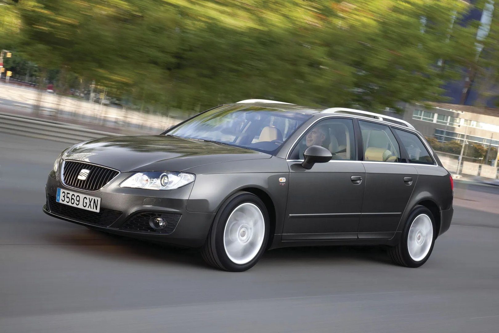 SEAT_Exeo_1_generation__Estate_5-door__11.jpg