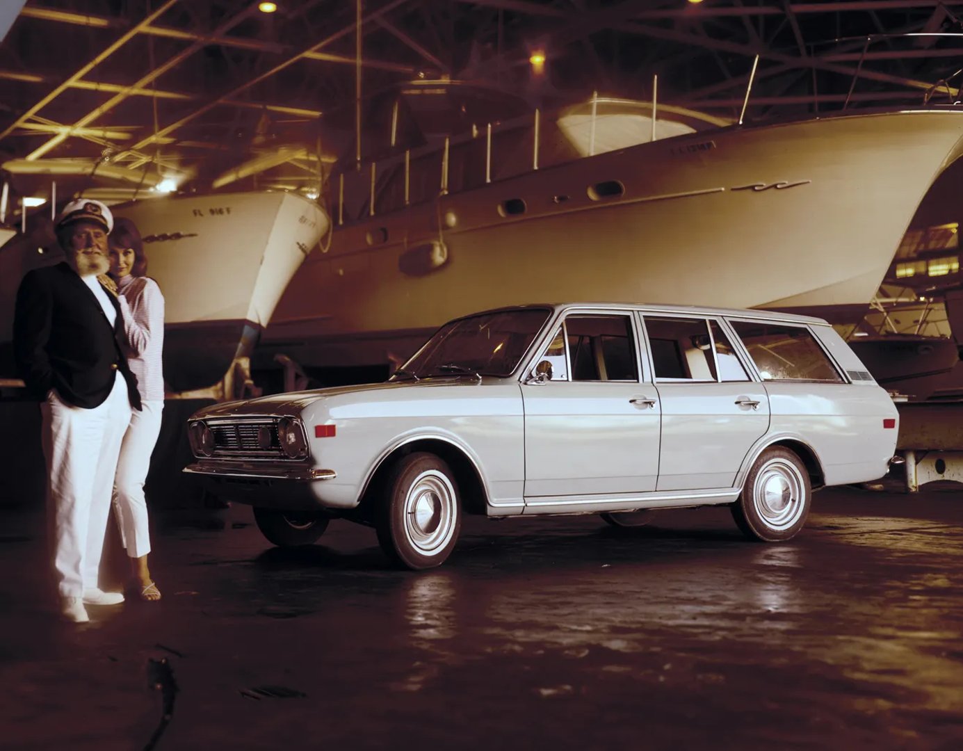 Ford_Cortina_2_generation__Estate_5-door__2.jpg