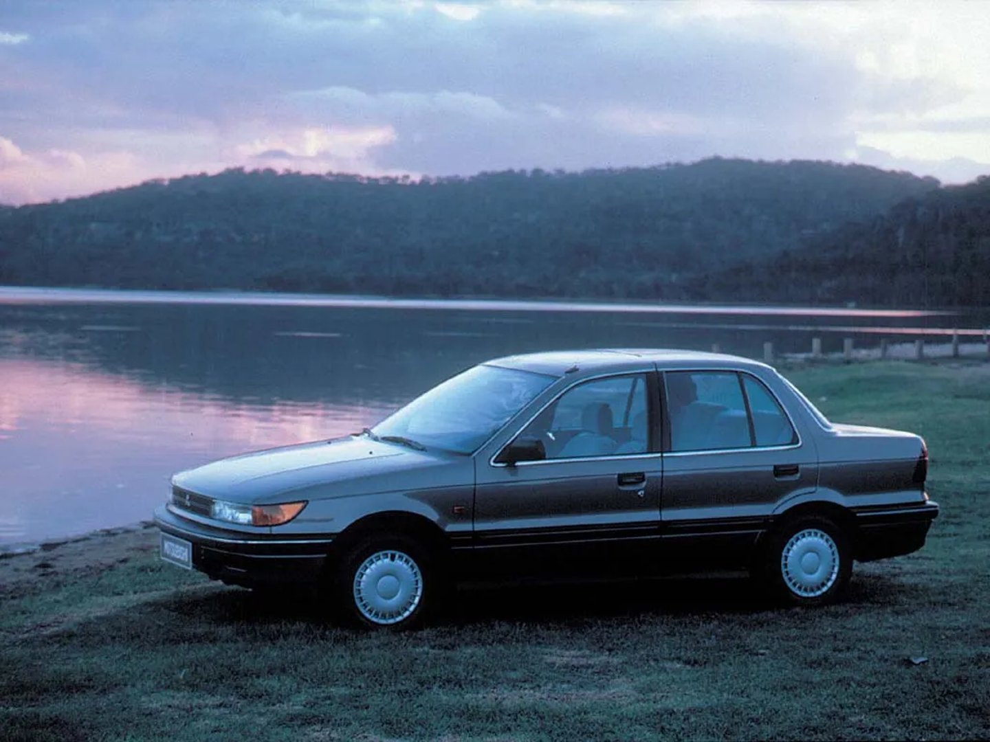 Mitsubishi_Lancer_6_generation__Sedan__4.jpg