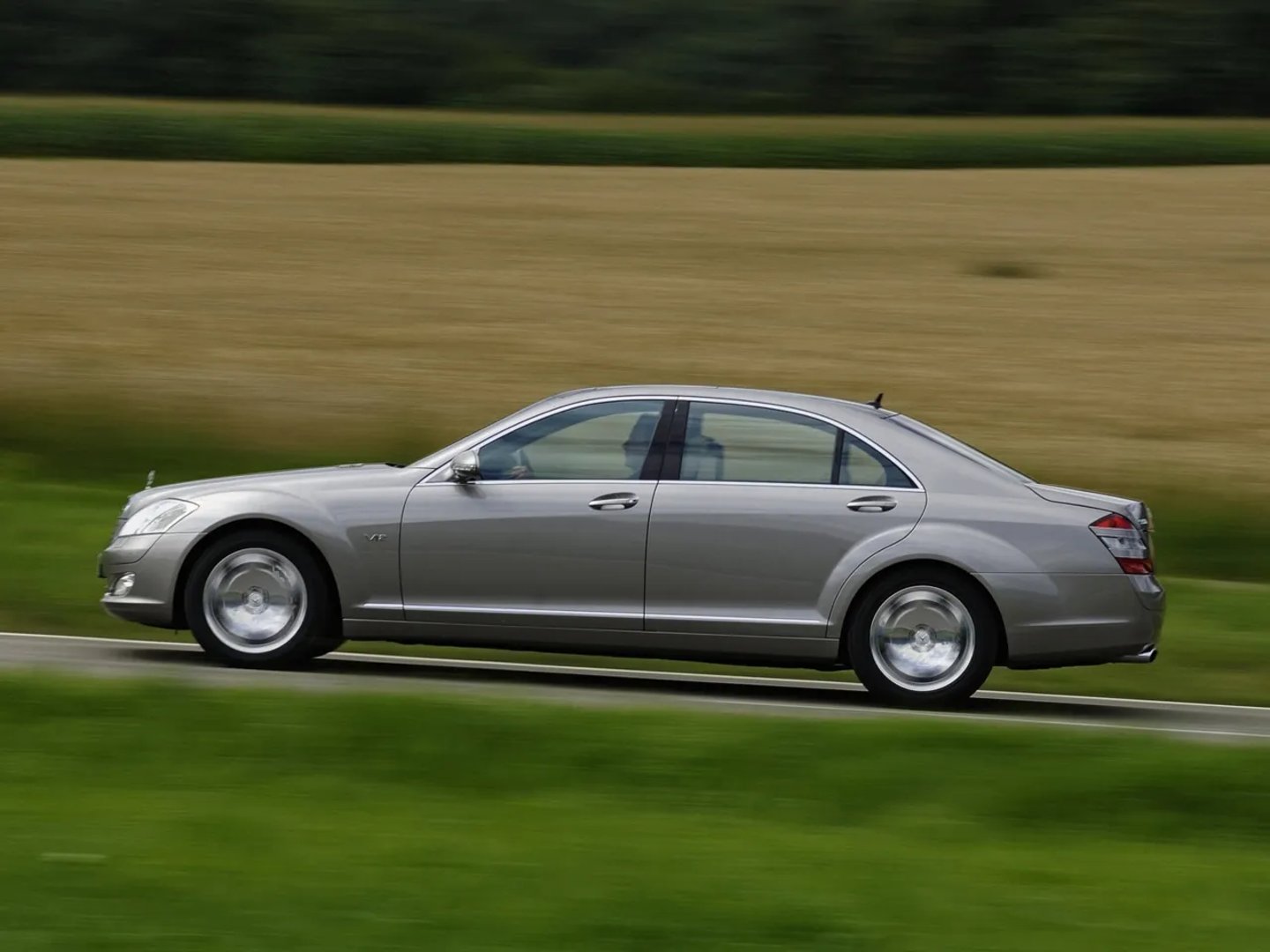 Mercedes_S-Class_5_generation__Sedan_Long__4.jpg