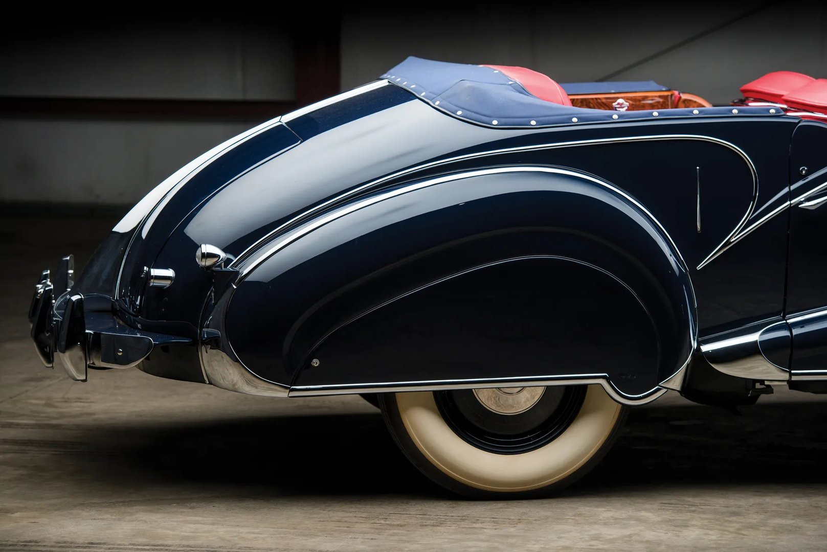 Rolls-Royce_Silver_Wraith_1_generation__Cabrio__10.jpg