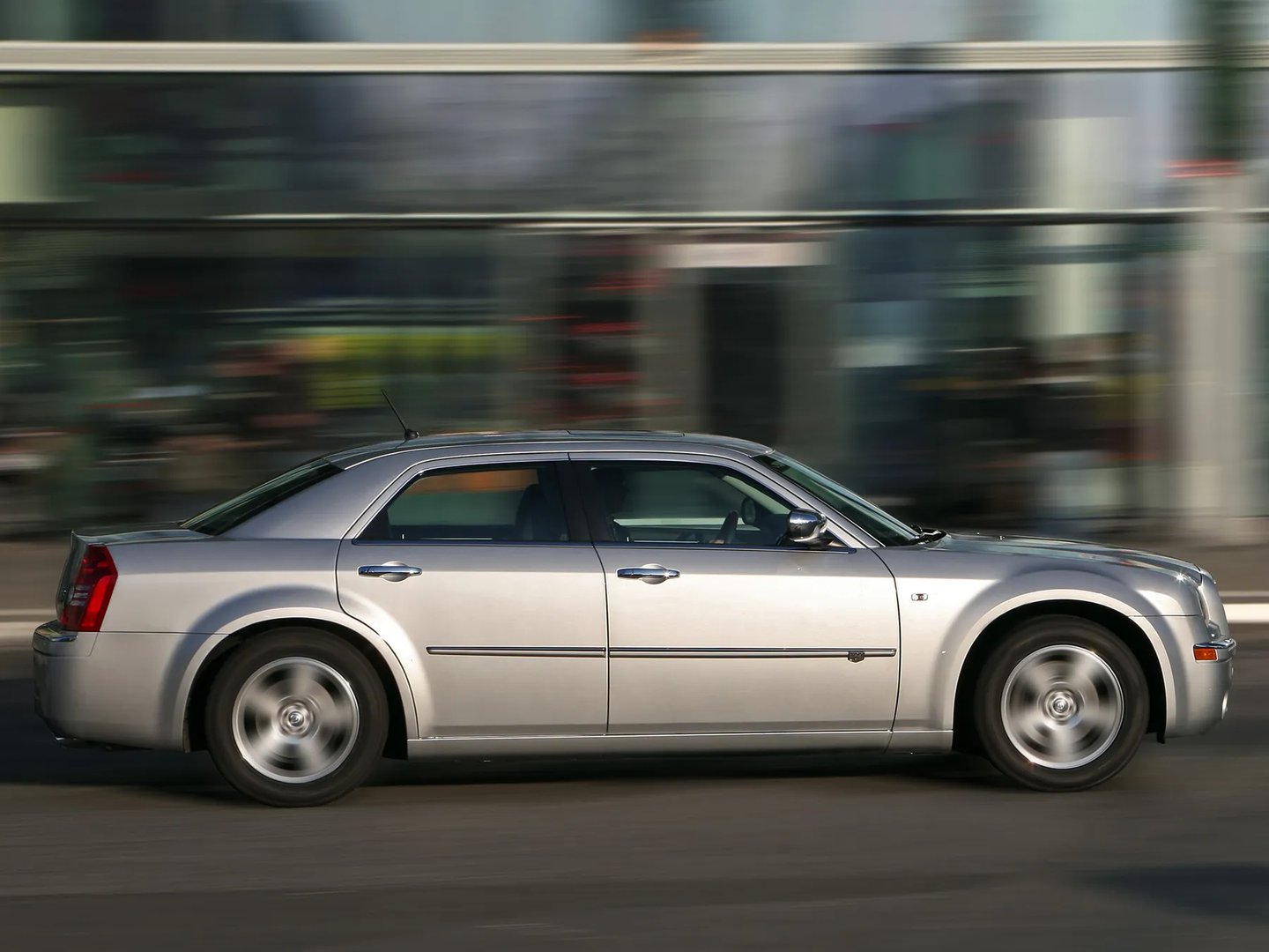 Chrysler_300C_1_generation_restyling_1__Sedan__5.jpg