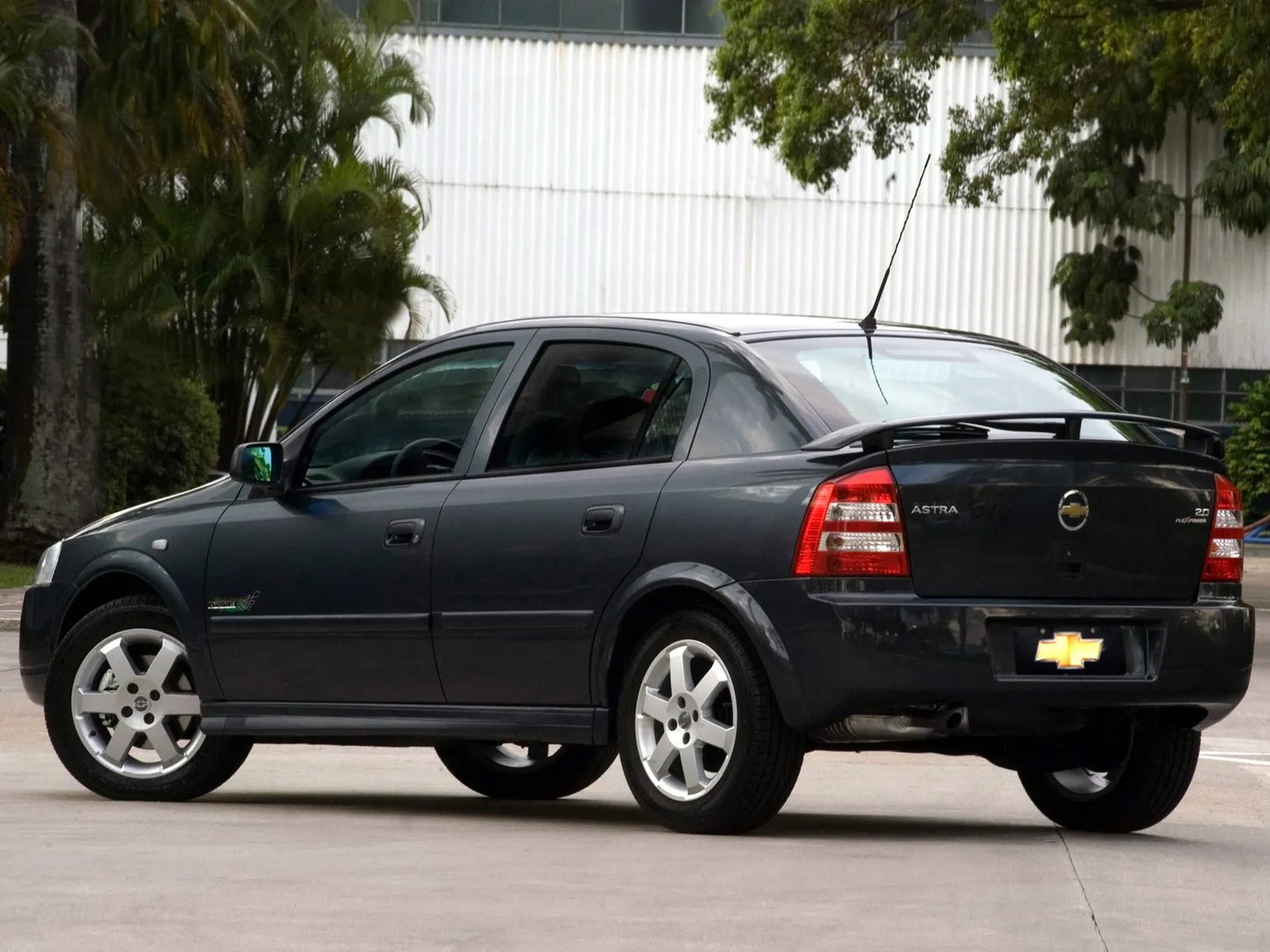 Chevrolet_Astra_1_generation__Hatchback_5-door__4.jpg