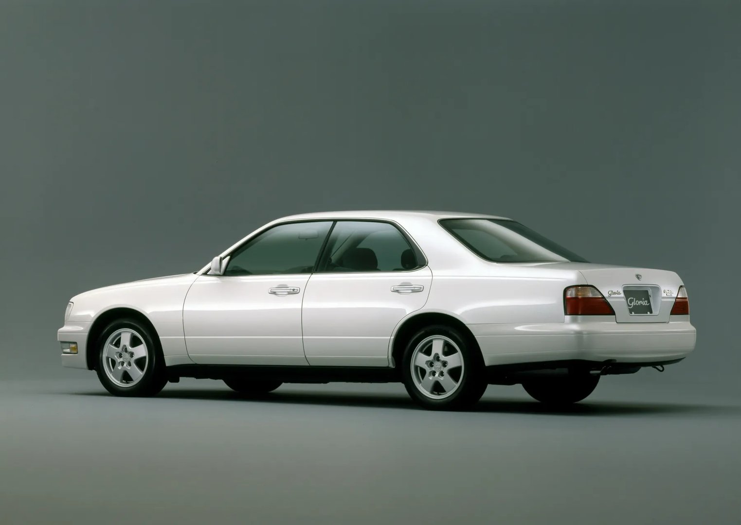 Nissan_Gloria_10_generation__Sedan__1.jpg