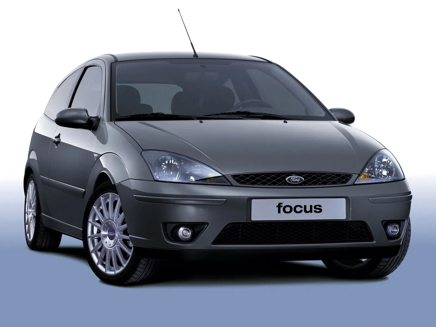 Ford_Focus_ST_1_generation__Hatchback_3-door__7.jpg